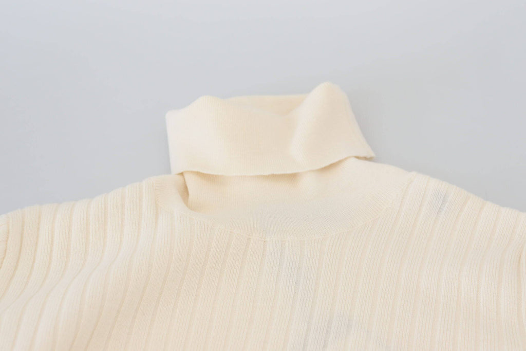 Pull-over Dolce & Gabbana en ivoire avec col roulé, poignets usés, en laine, vu de face sur fond neutre.