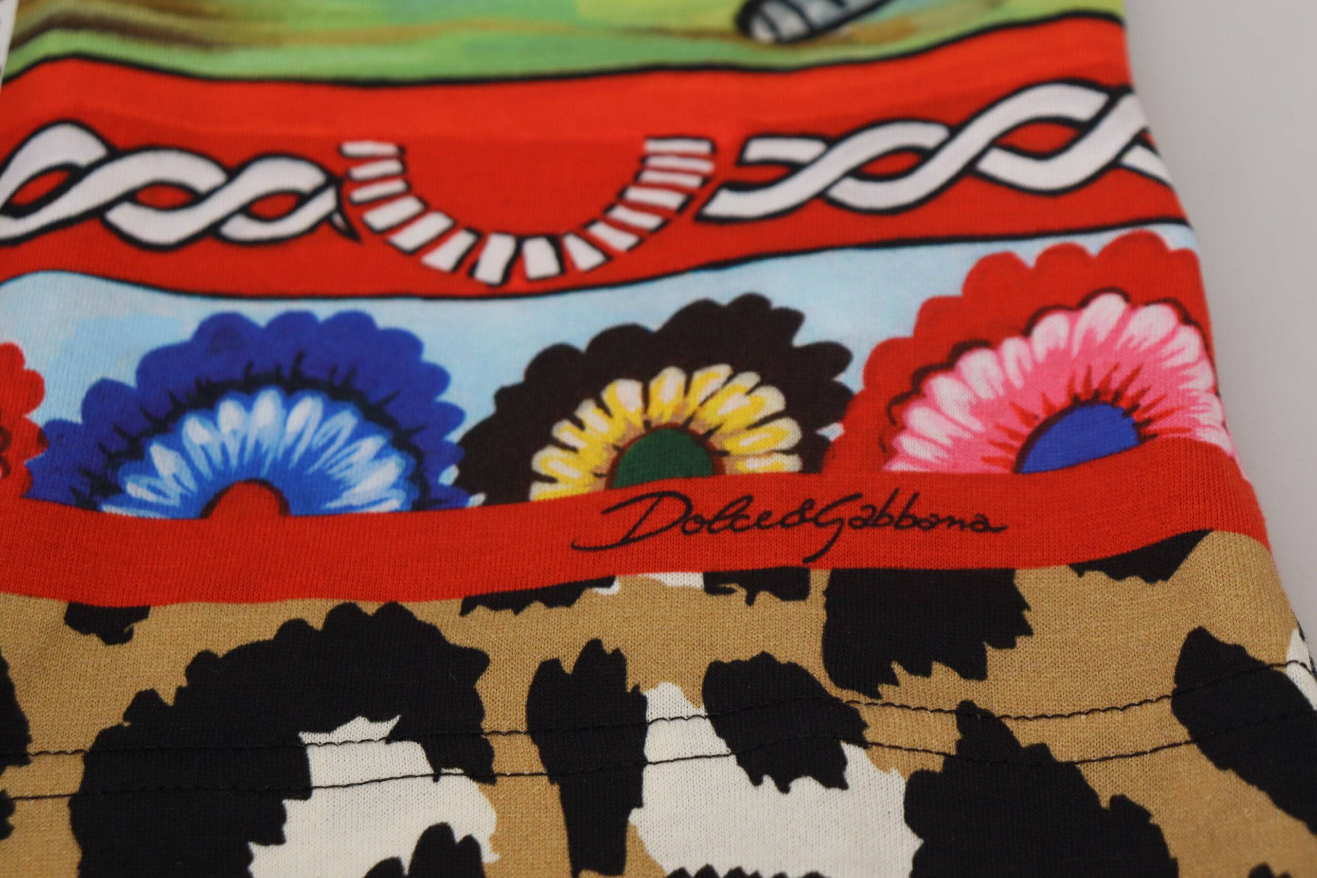 Chemisier pour femmes Dolce & Gabbana à imprimé multicolore, style exclusif, détails colorés et tissu léger visible sur l'image.
