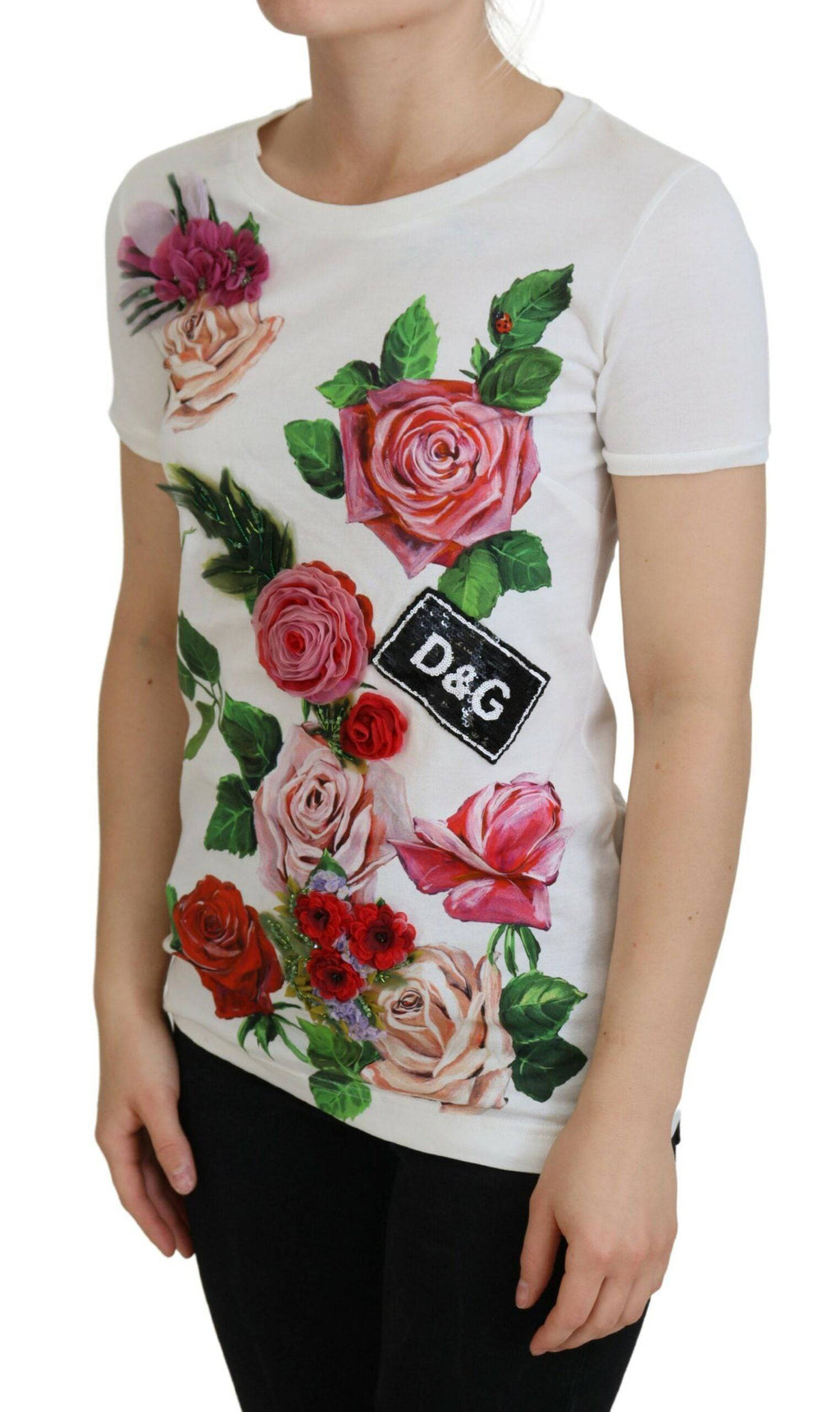 T-shirt à manches courtes blanc Dolce & Gabbana avec imprimé de roses et logo DG, style élégant et décontracté.