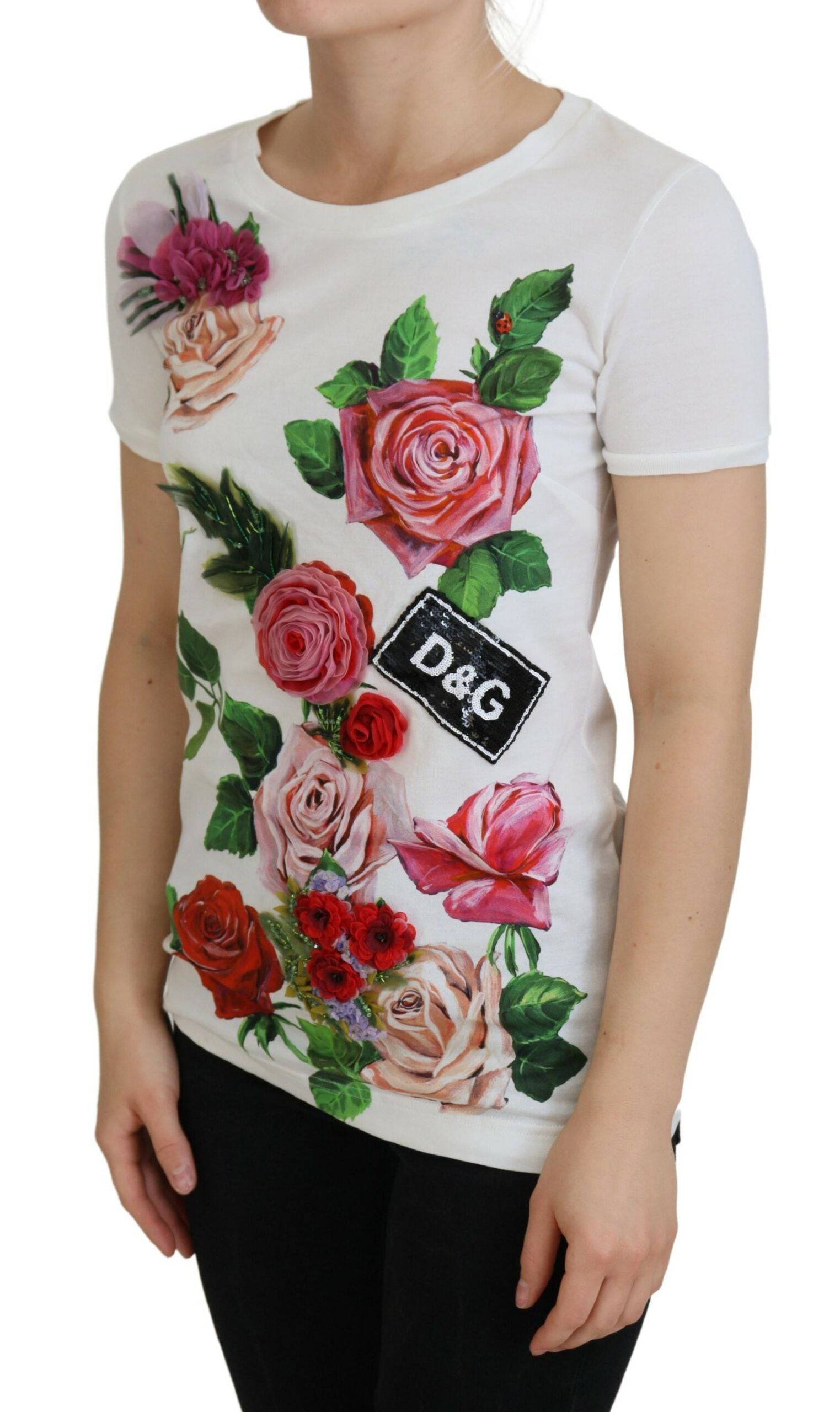 T-shirt à manches courtes blanc Dolce & Gabbana avec imprimé de roses et logo DG, style élégant et décontracté.