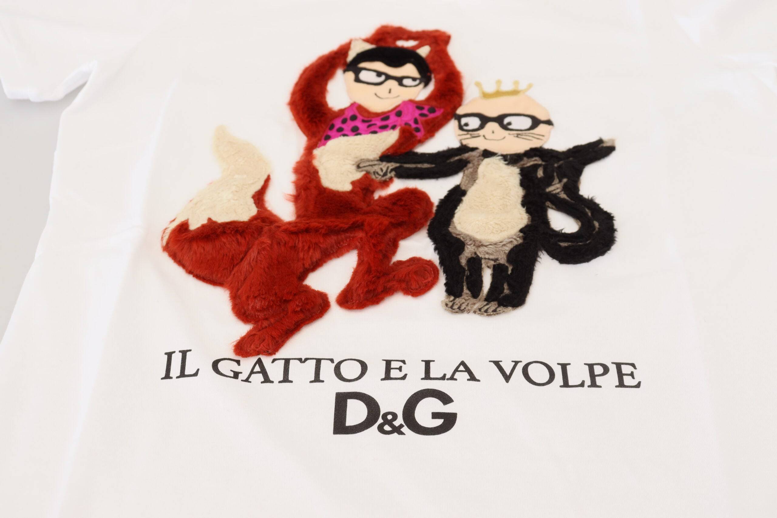 T-shirt Dolce & Gabbana blanc à texture, manches courtes, style décontracté, visible sur l'image.