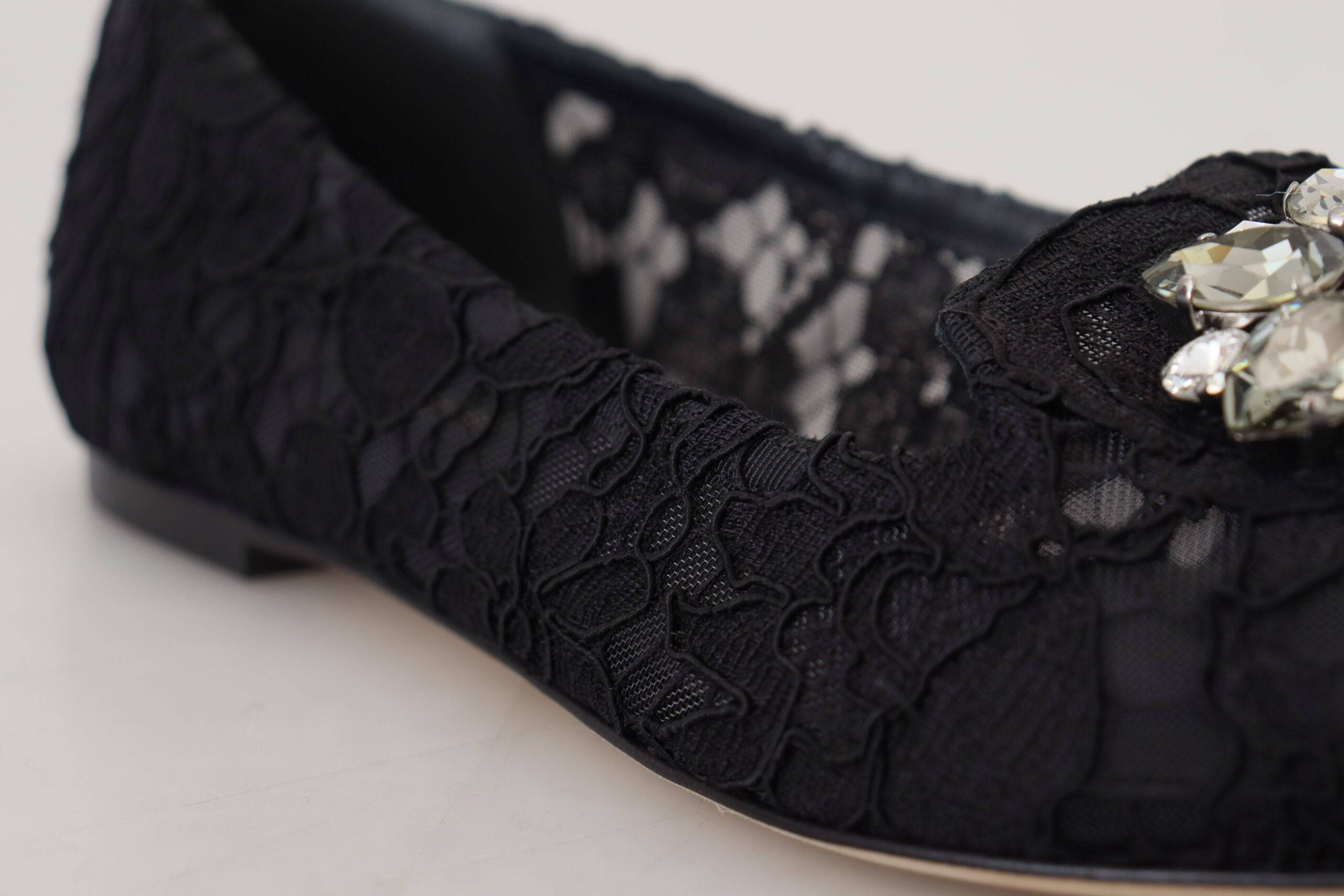 Chaussures plates Dolce & Gabbana Taormina en dentelle noire avec cristaux, élégantes et raffinées, vues de face.