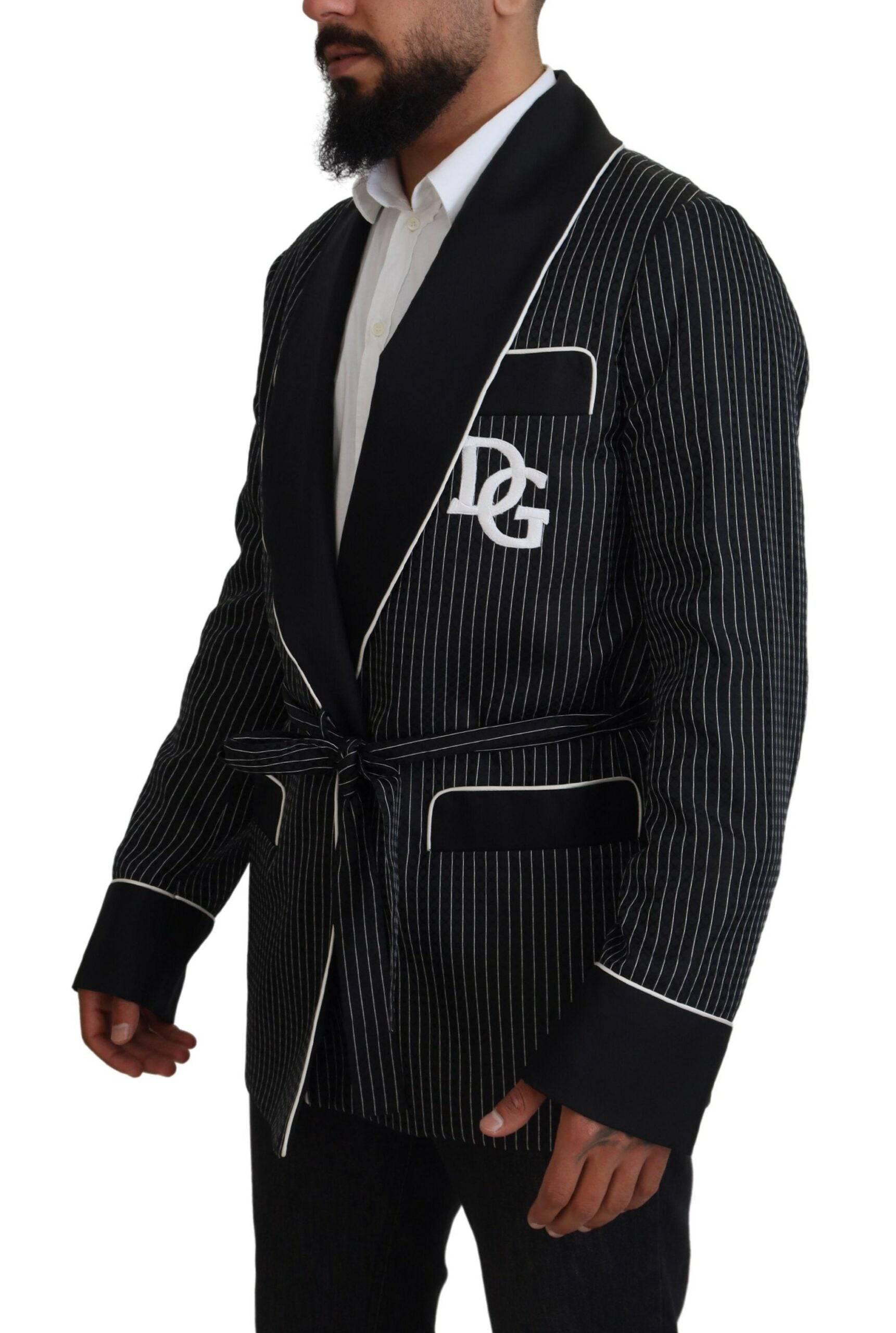 Veste blazer noire Dolce & Gabbana pour homme avec rayures et patch DG, style élégant et moderne.