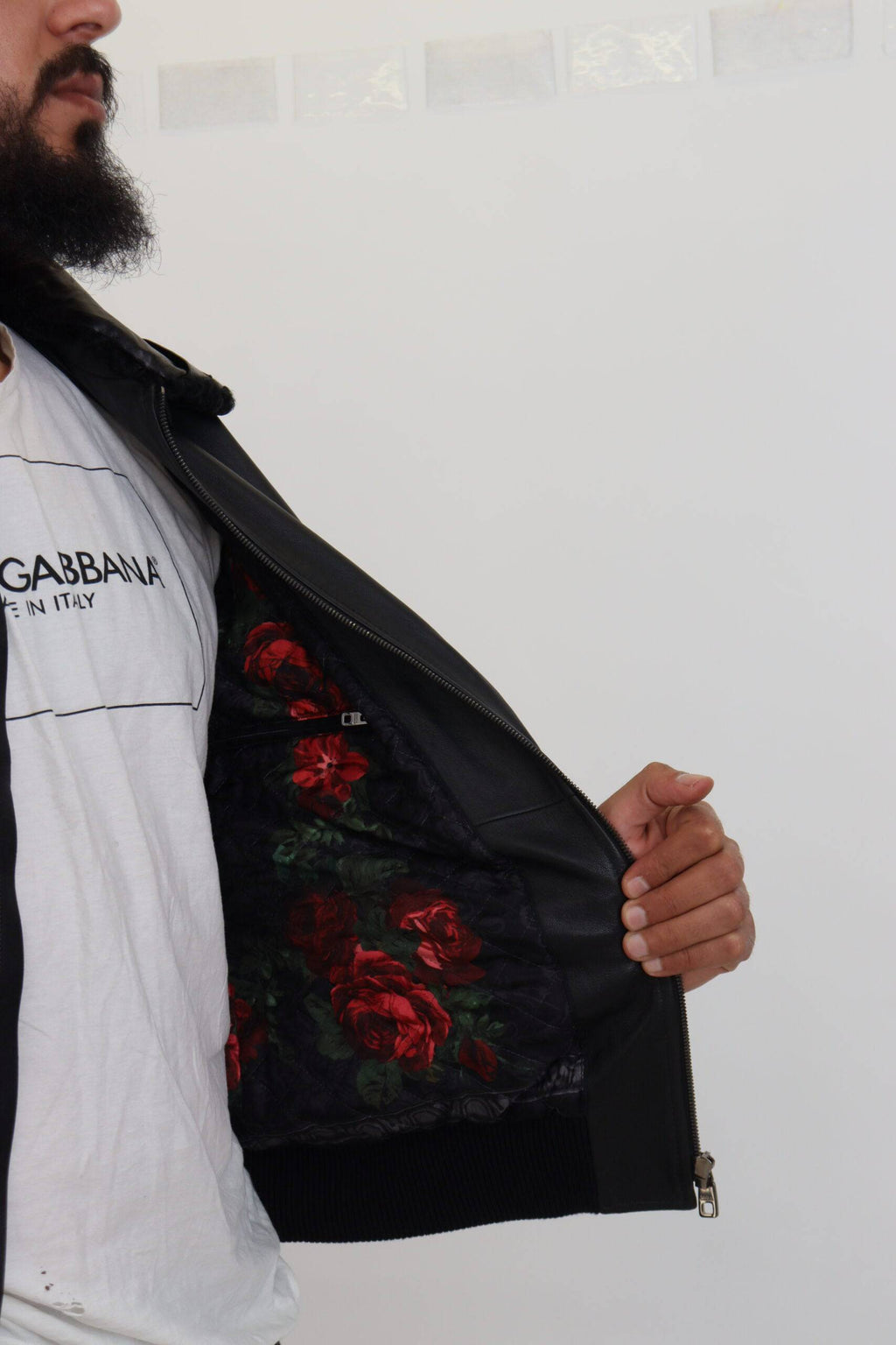 Manteau pour homme Dolce & Gabbana en cuir d'agneau noir avec col, style élégant et finition de haute qualité.