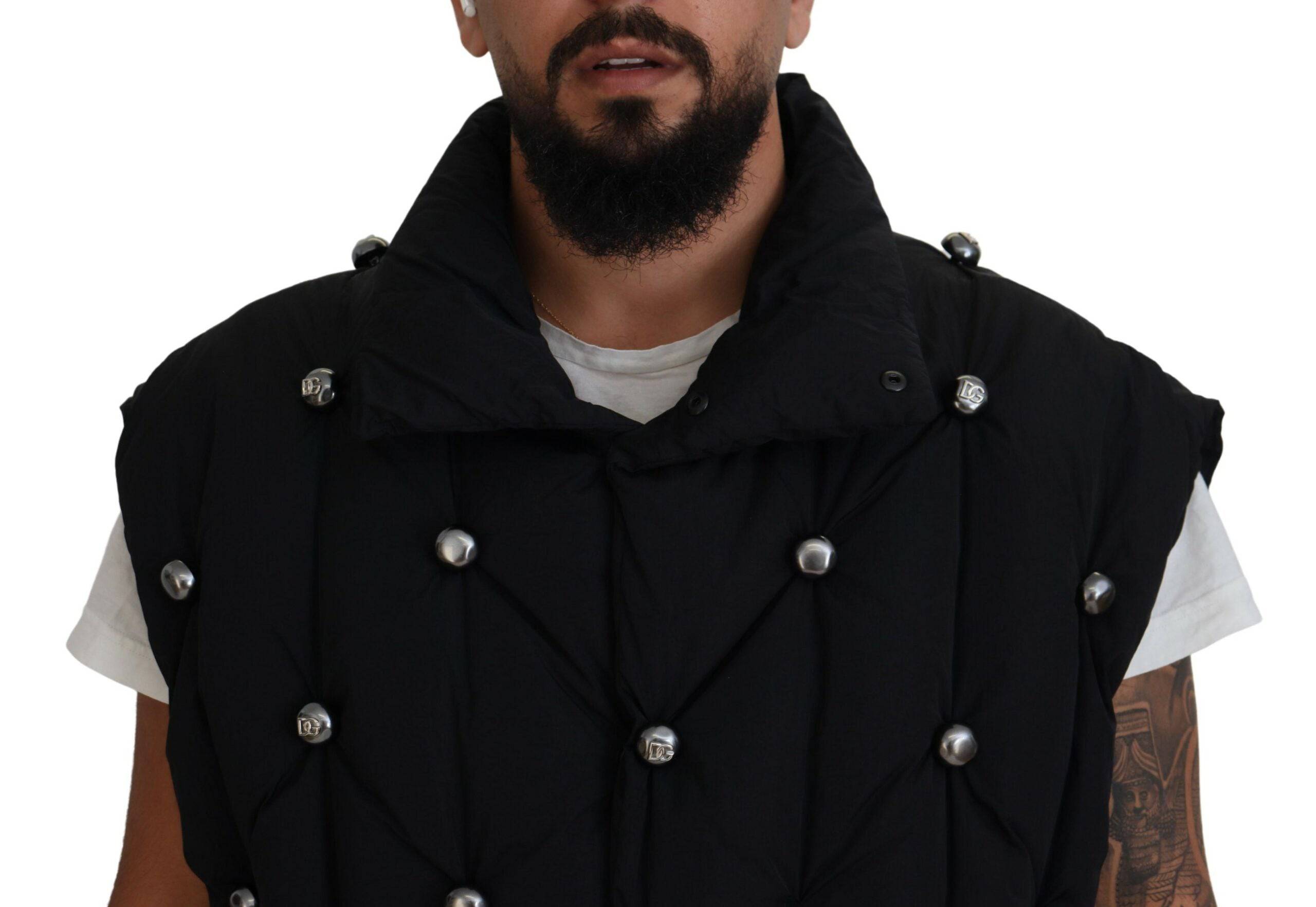 Veste sans manches noire Dolce & Gabbana avec embellissements en métal et détails élégants.