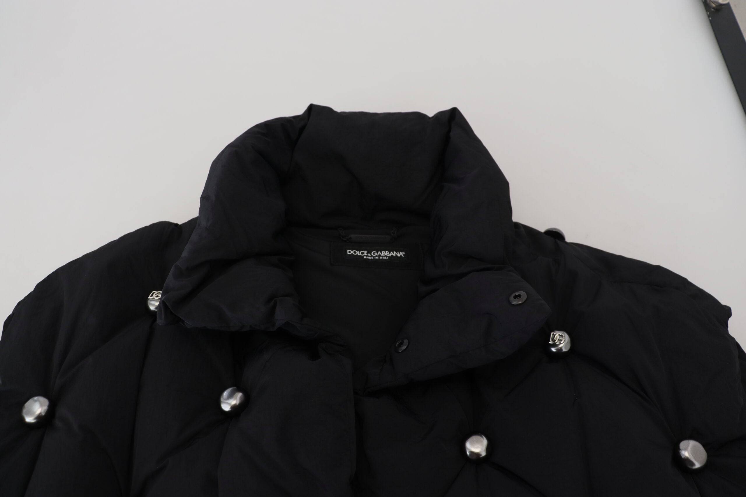 Veste sans manches noire Dolce & Gabbana avec embellissements en métal et détails élégants.