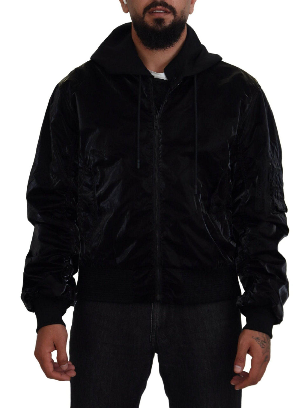 Veste bomber en nylon noir avec capuche et fermeture éclair complète de la marque Dolce & Gabbana, vue de face.