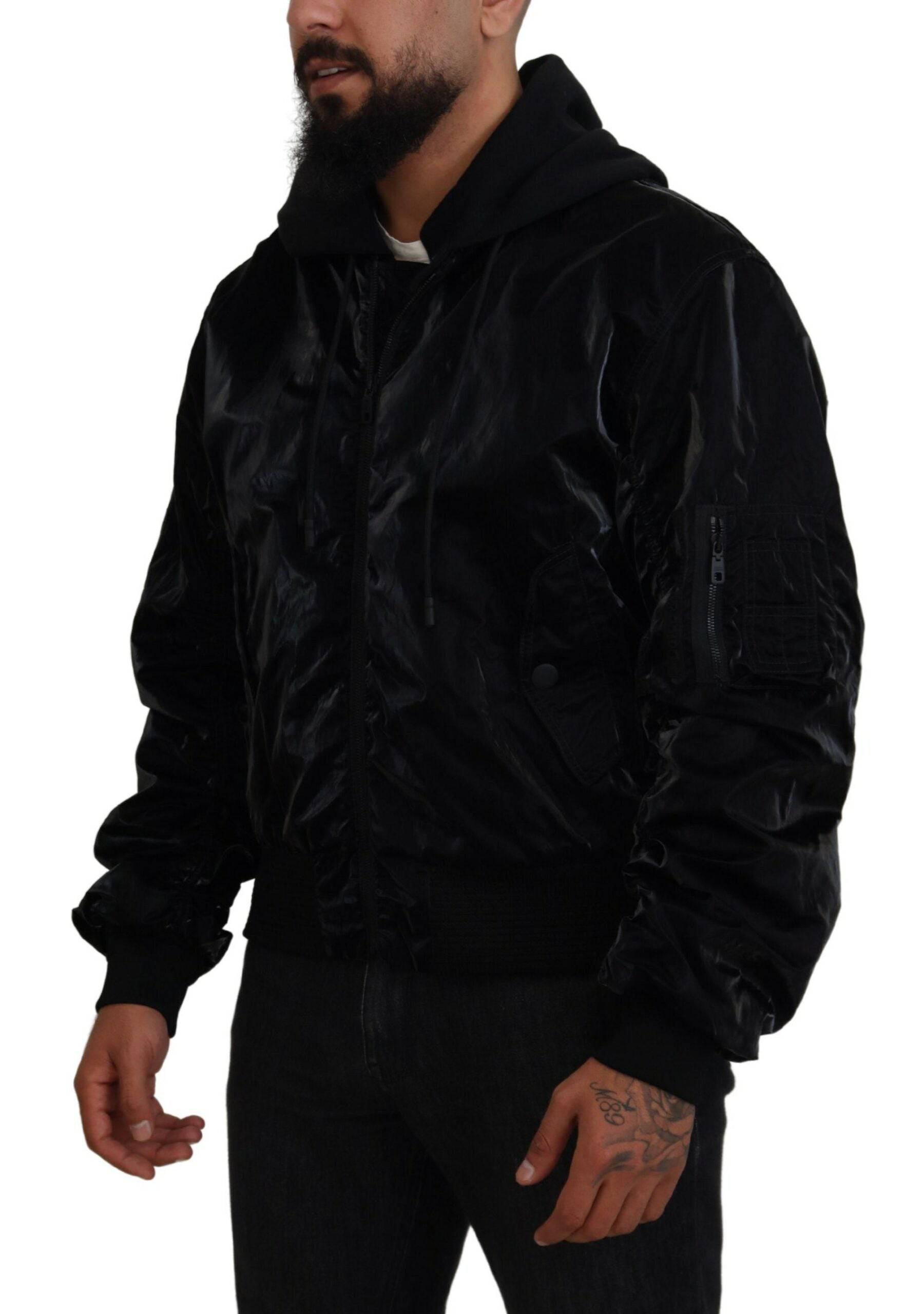 Veste bomber noire en nylon avec capuche et fermeture éclair complète de Dolce & Gabbana, style moderne et élégant.