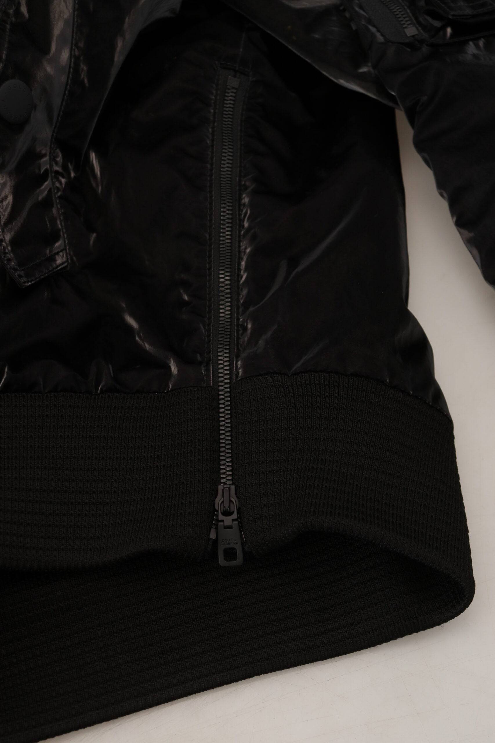 Veste bomber noire en nylon avec capuche et fermeture éclair complète, par Dolce & Gabbana.