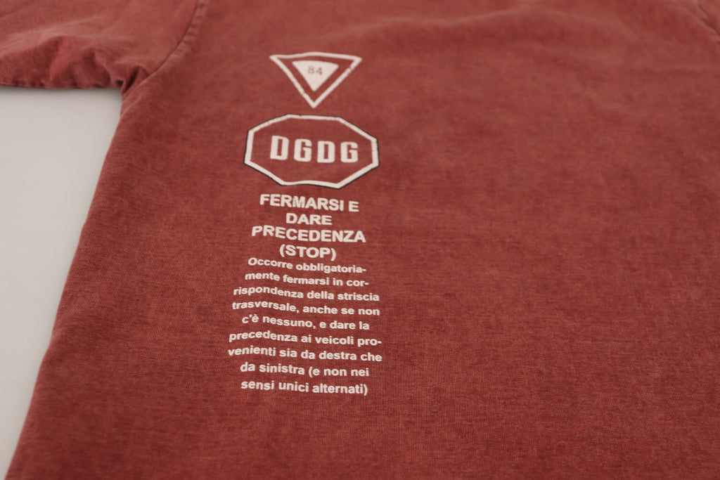 T-shirt Dolce & Gabbana à manches courtes, enroulée, avec motif bordeaux rond, col rond, style décontracté.