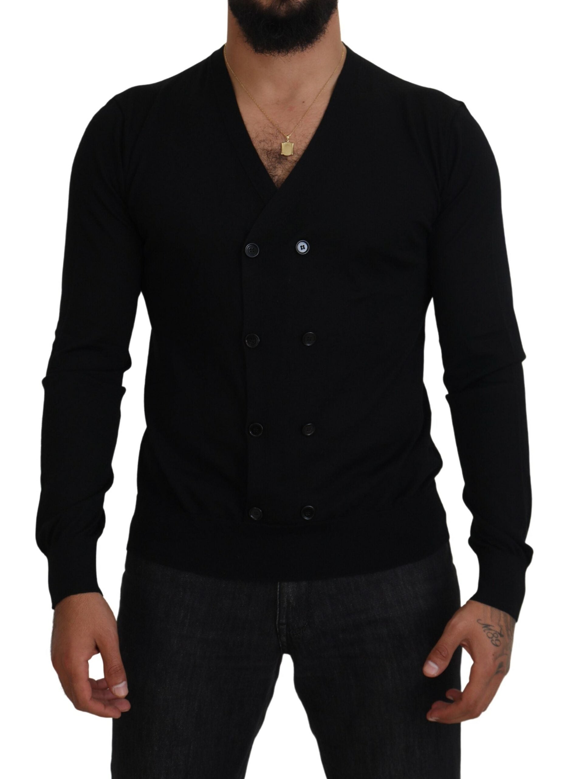 Cardigan en cachemire noir Dolce & Gabbana avec boutons, porté ouvert, détail élégant et doux, parfait pour un look sophistiqué.