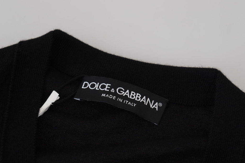 Cardigan Dolce & Gabbana en cachemire noir avec boutons, doux et élégant, porté en image.