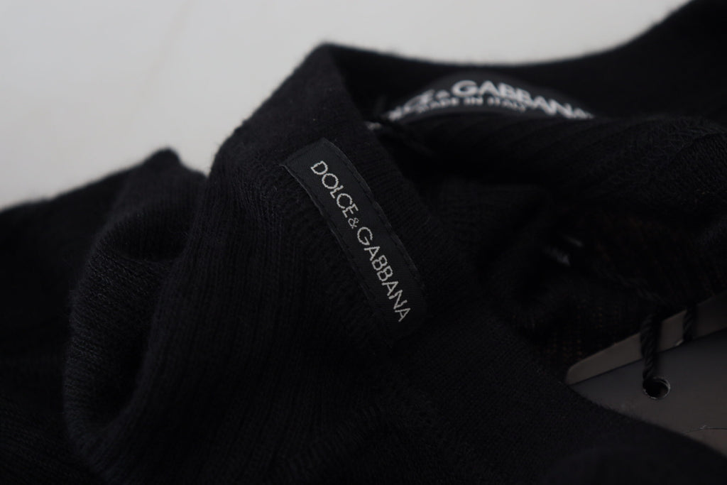 Pull en cachemire noir Dolce & Gabbana avec boutons, image montrant le devant du pull élégant et confortable.