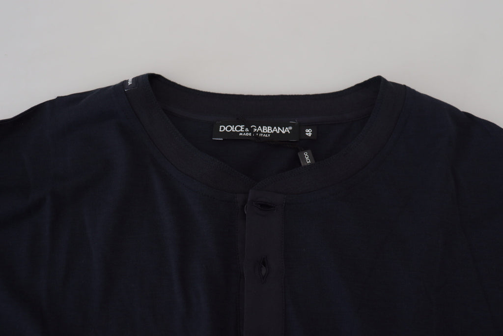 Pull à manches longues Dolce & Gabbana en coton bleu avec col rond et boutons, doux et confortable.