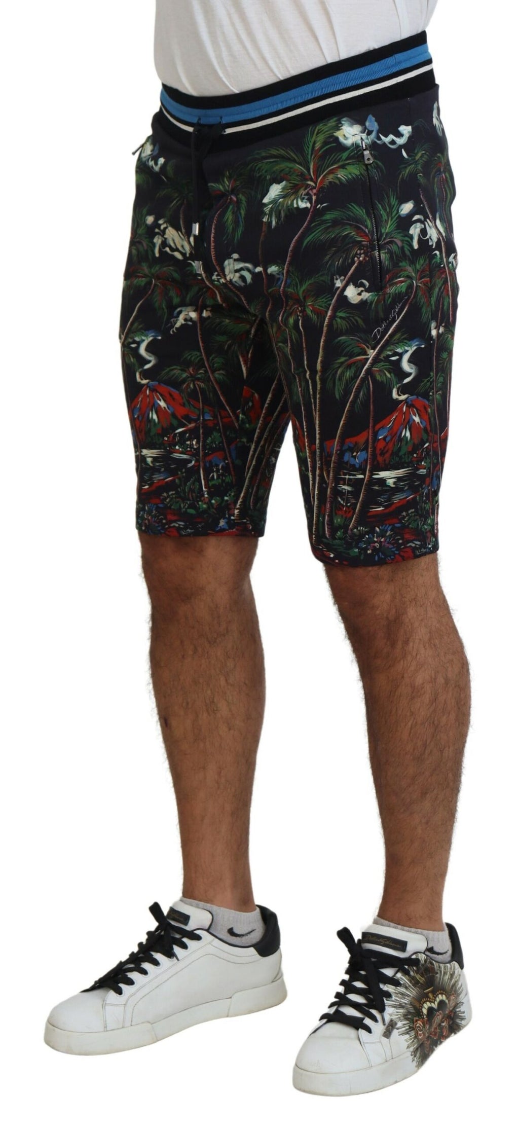 Shorts décontractés en coton noir Dolce & Gabbana avec motif volcan, style casual et tendance.