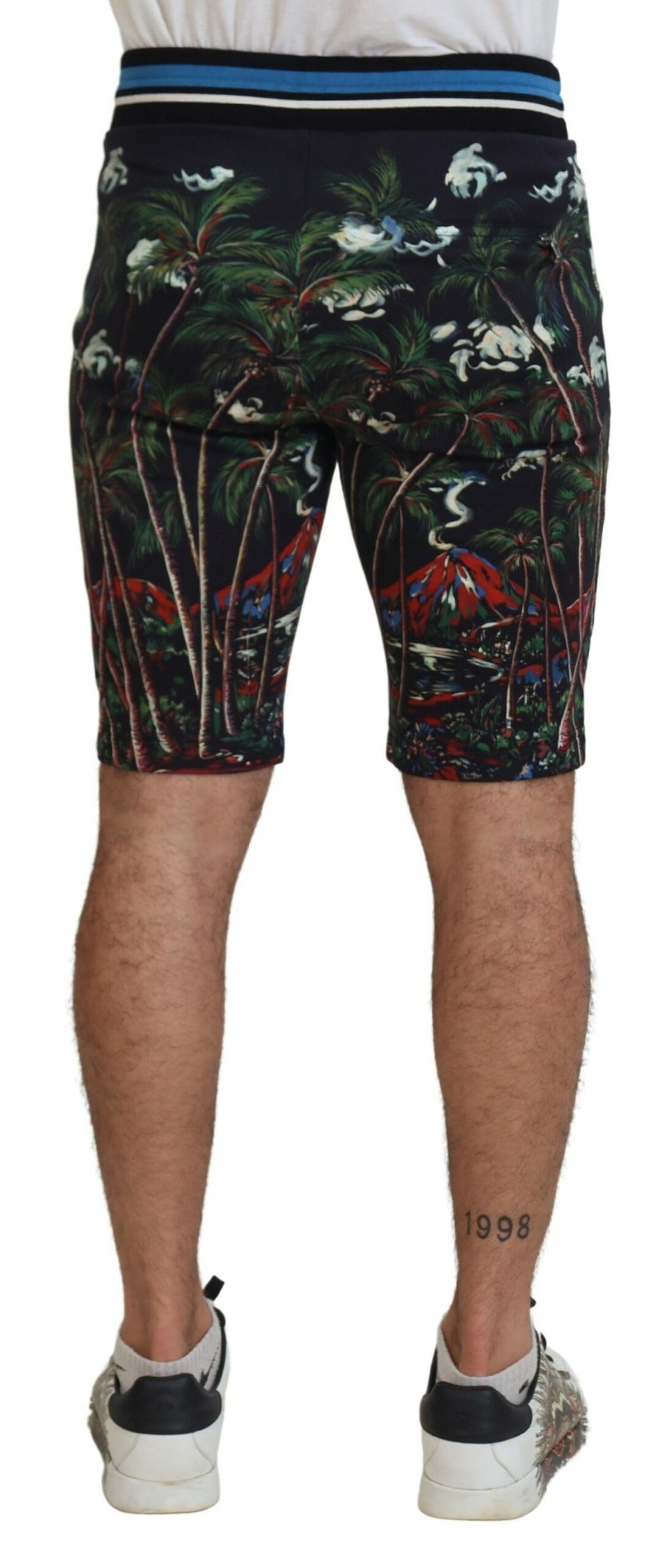 Shorts décontractés en coton noir Dolce & Gabbana avec motif volcan, style casual et tendance, pour homme.