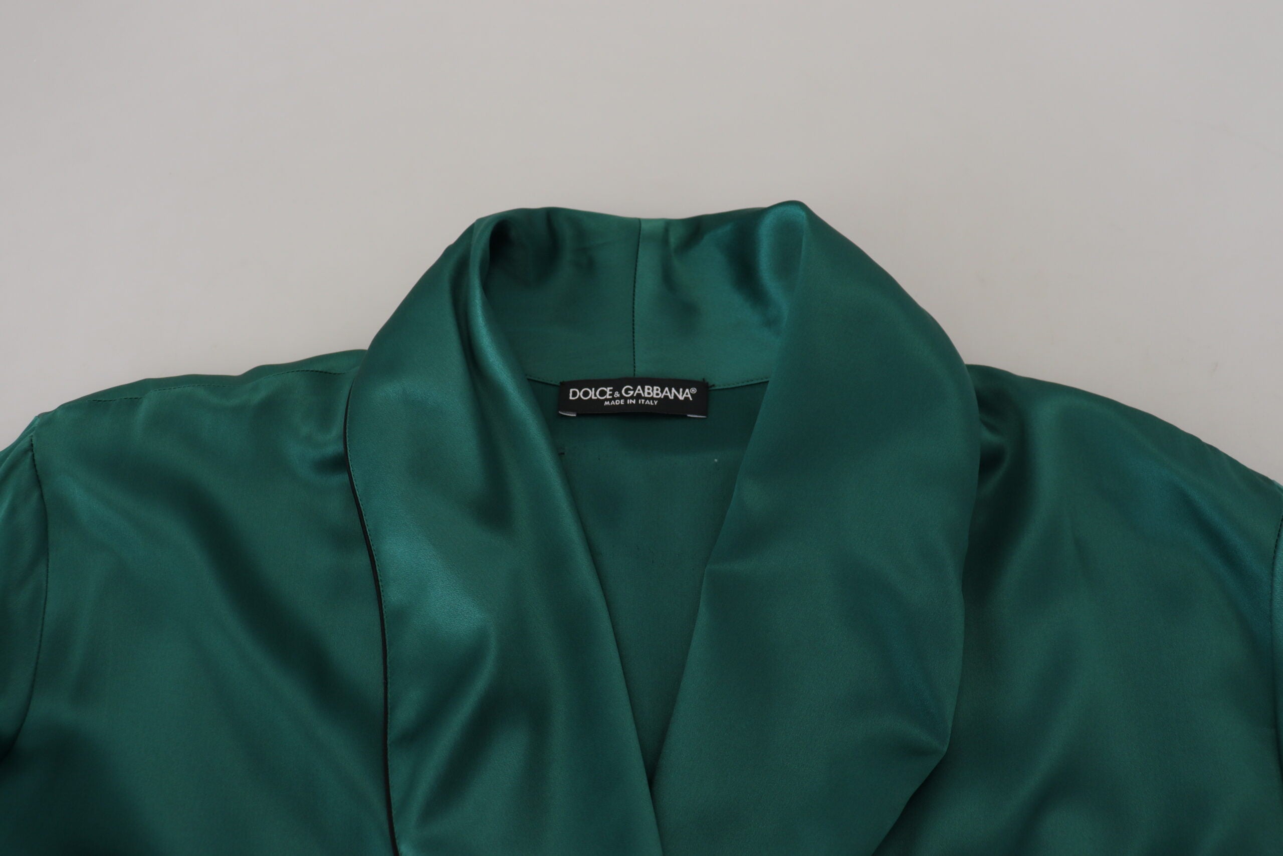 Ceinture en soie verte de Dolce & Gabbana pour robe de nuit ou pyjama, élégante et sophistiquée.