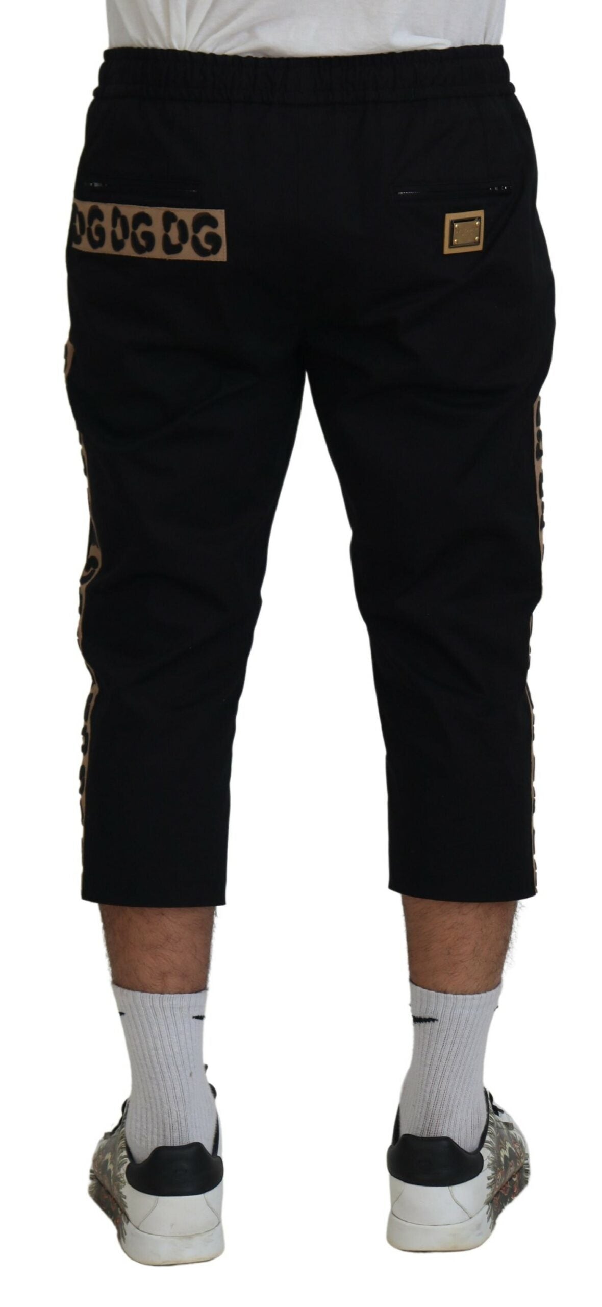 Pantalons courts en coton noir Dolce & Gabbana avec logo DG, taille élastique et coupe ajustée visible sur l'image.