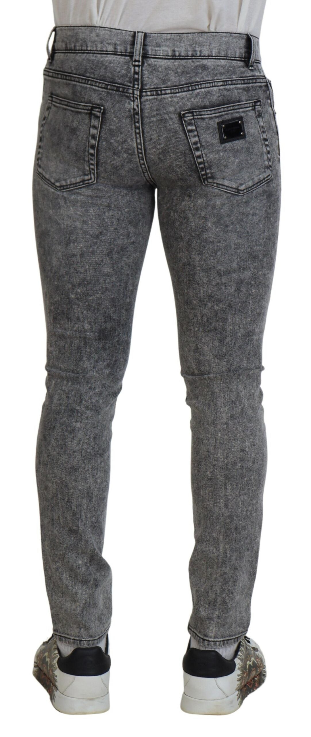 Jeans homme Slim Fit en coton lavé gris de Dolce & Gabbana, coupe ajustée et style décontracté.