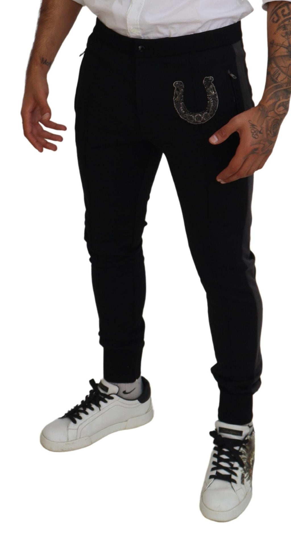 Pantalons jogging en laine noire Dolce & Gabbana avec motif en fer à cheval, style décontracté et élégant.
