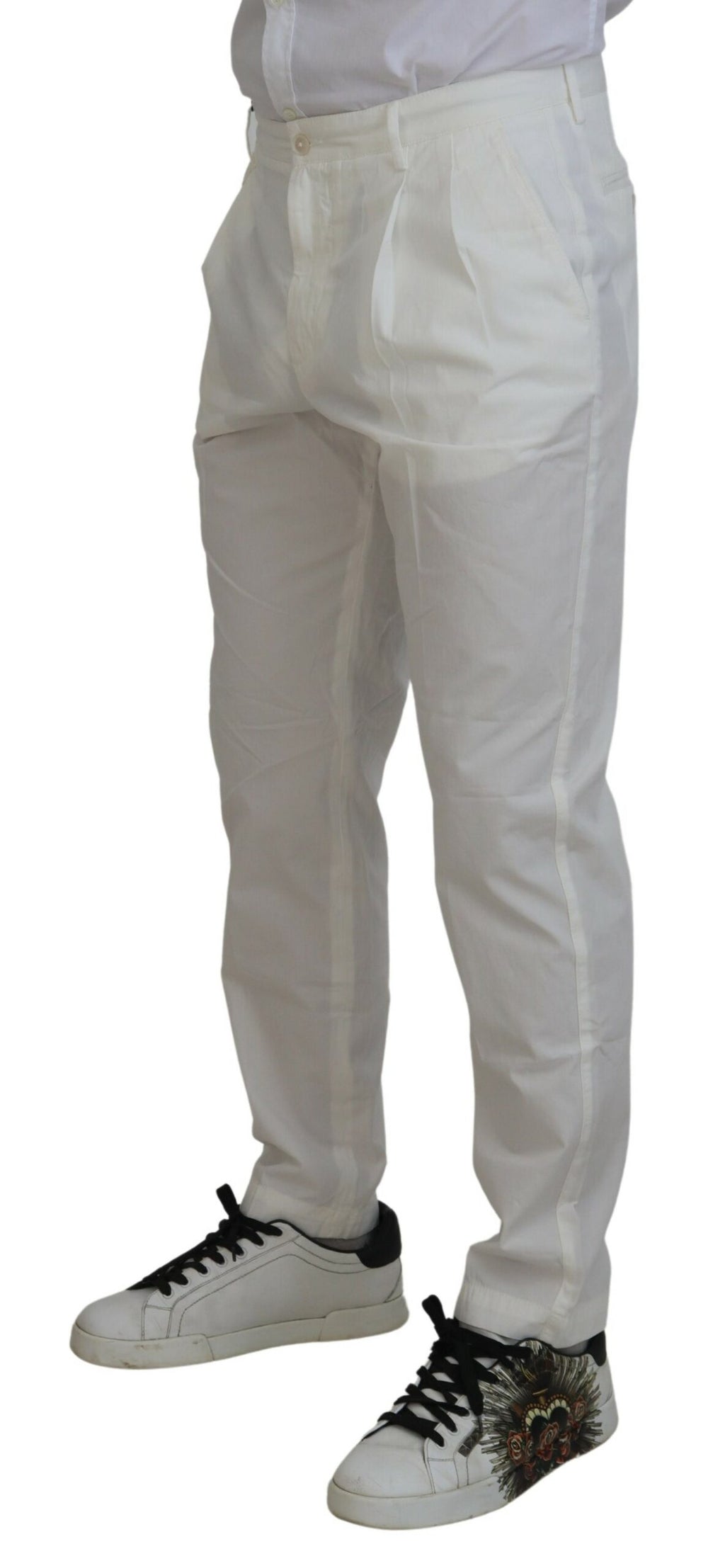 Pantalon chino skinny en coton blanc de Dolce & Gabbana, pantalon élégant pour homme ou femme, visible en détail.