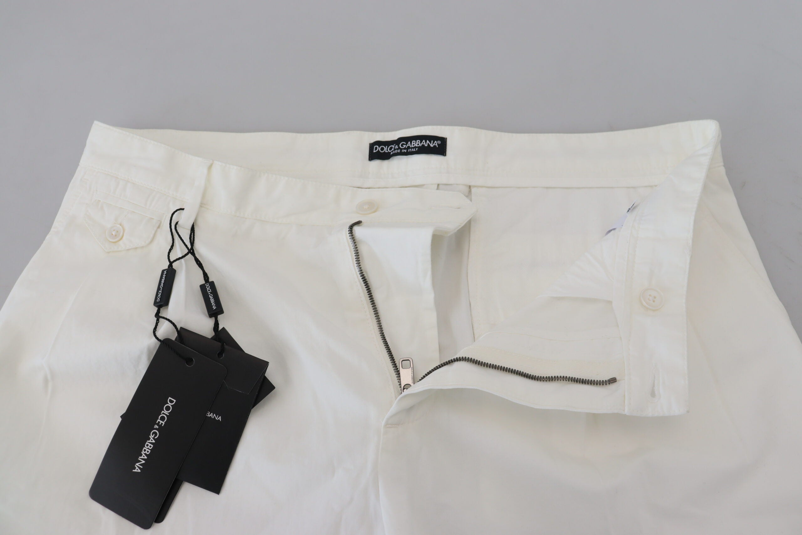 Pantalons chino skinny en coton blanc de Dolce & Gabbana, vue de face avec détails de coupe ajustée.