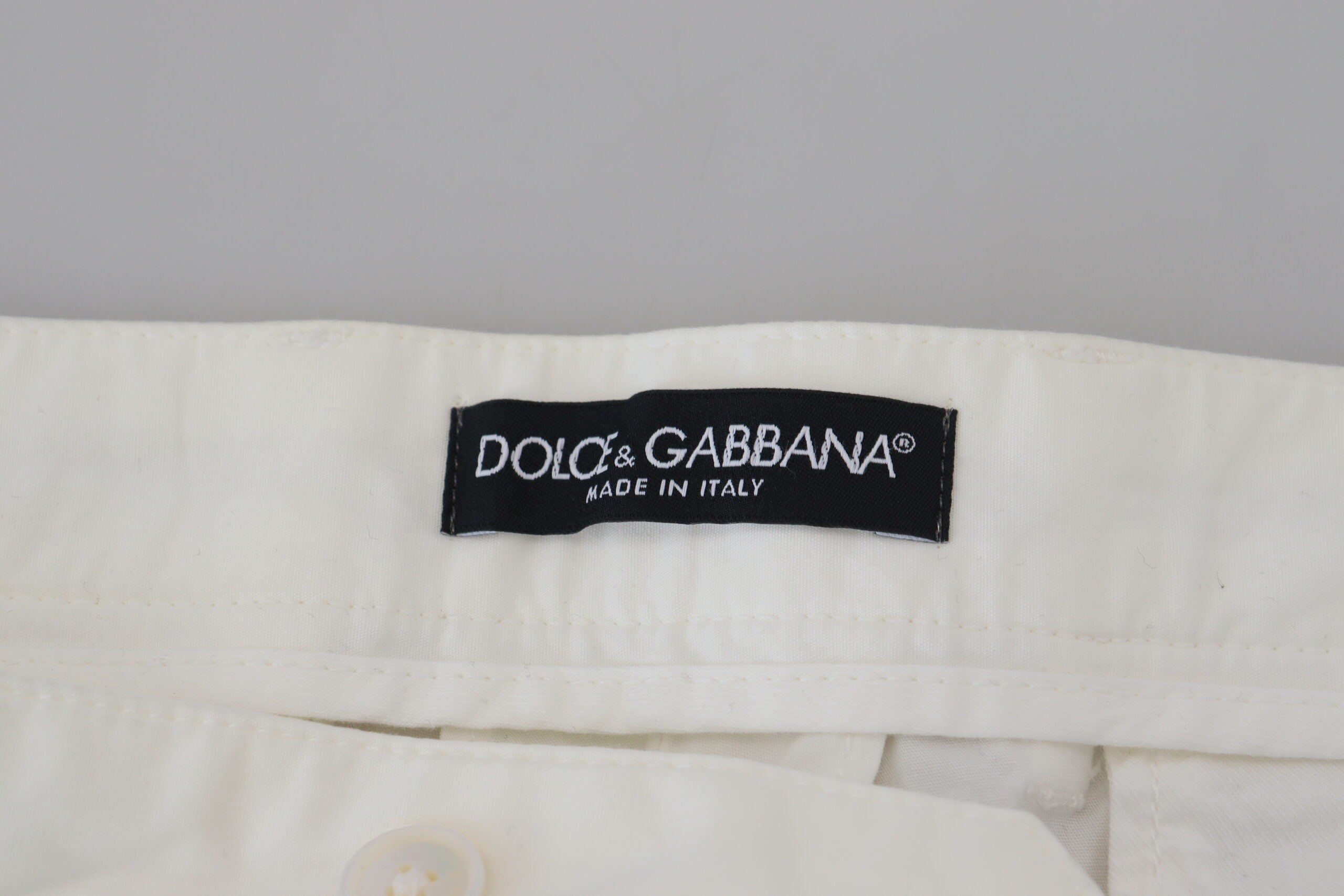 Pantalons chino skinny en coton blanc de Dolce & Gabbana, vue de face, mode élégante et ajustée.