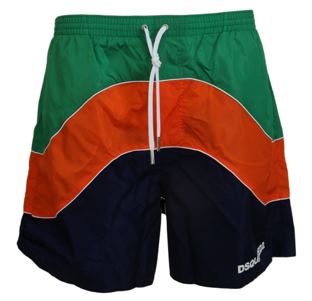 Short de bain pour homme Dsquared² avec logo multicolore, tissu léger et design tendance pour la plage.