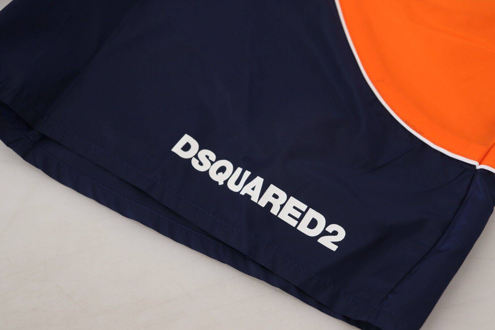 Short de bain pour homme Dsquared² avec logo multicolore, coupe décontractée, parfait pour la plage et la baignade.