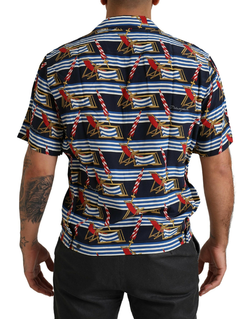 Chemise Dolce & Gabbana à manches courtes et motif multicolore, idéale pour la plage, en tissu léger et élégant.