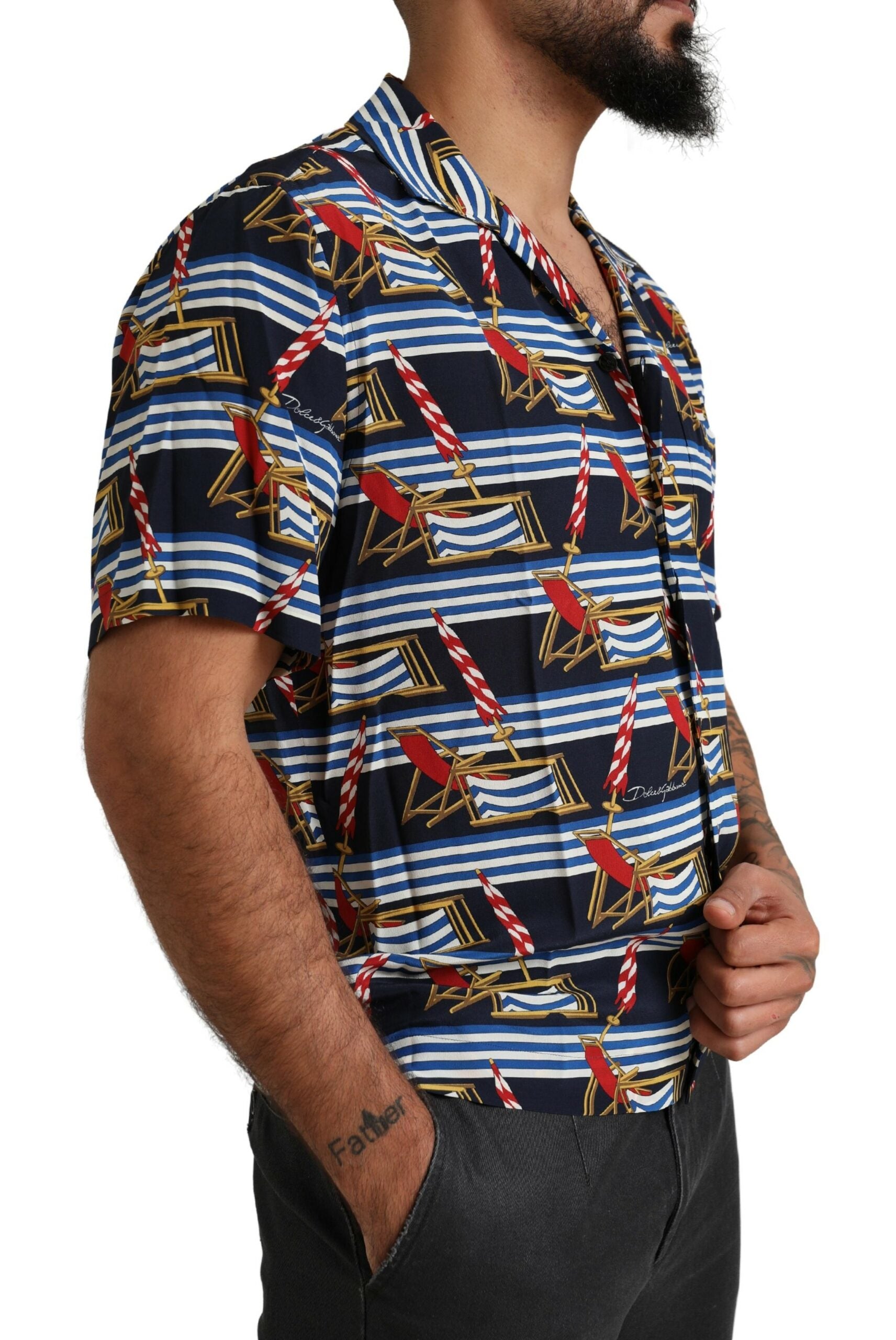 Chemise Dolce & Gabbana à manches courtes et motifs multicolores, idéale pour la plage, en tissu léger et élégant.