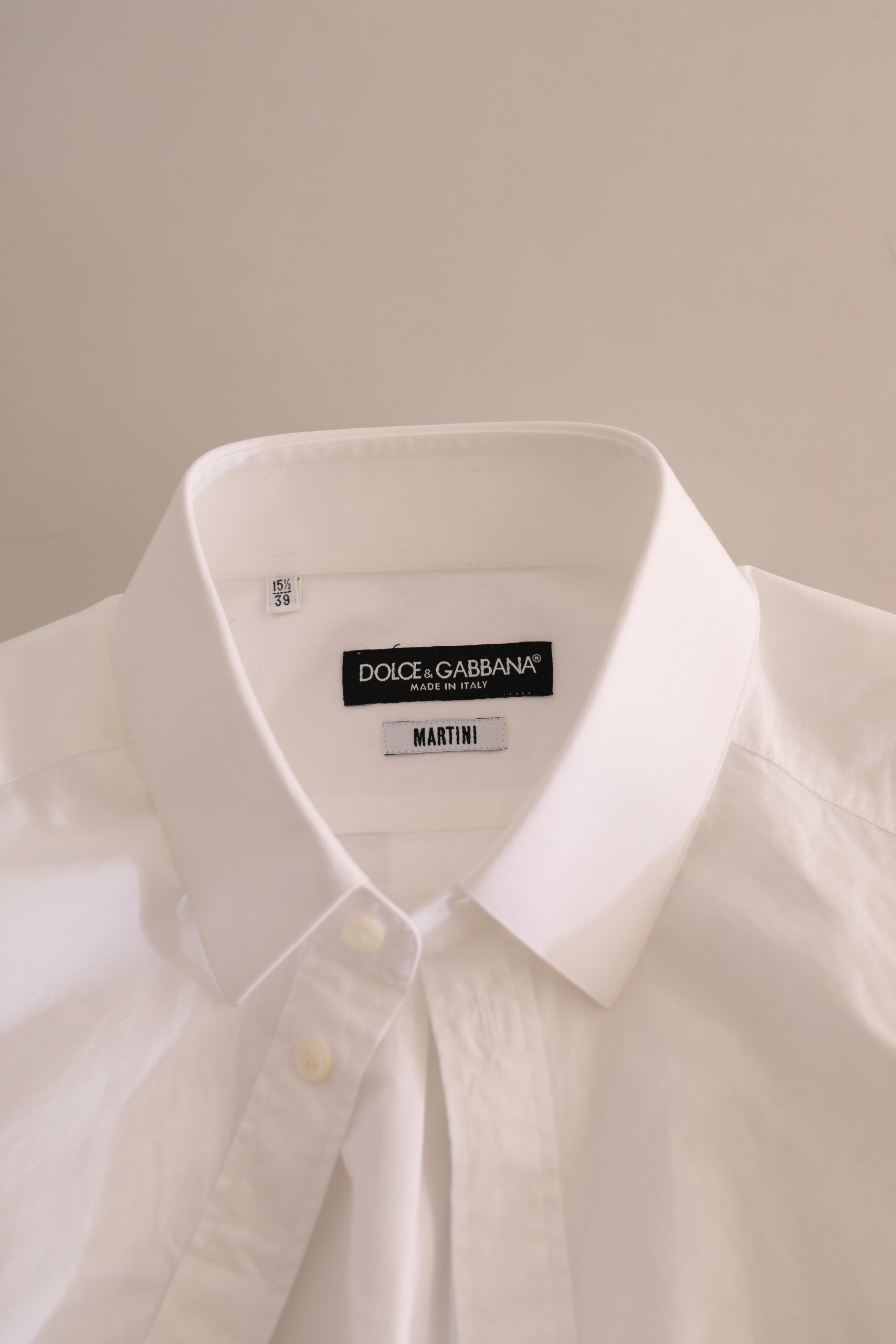 Chemise formelle blanche Dolce & Gabbana MARTINI en coton, élégante et sophistiquée, vue de face avec col et boutons visibles.