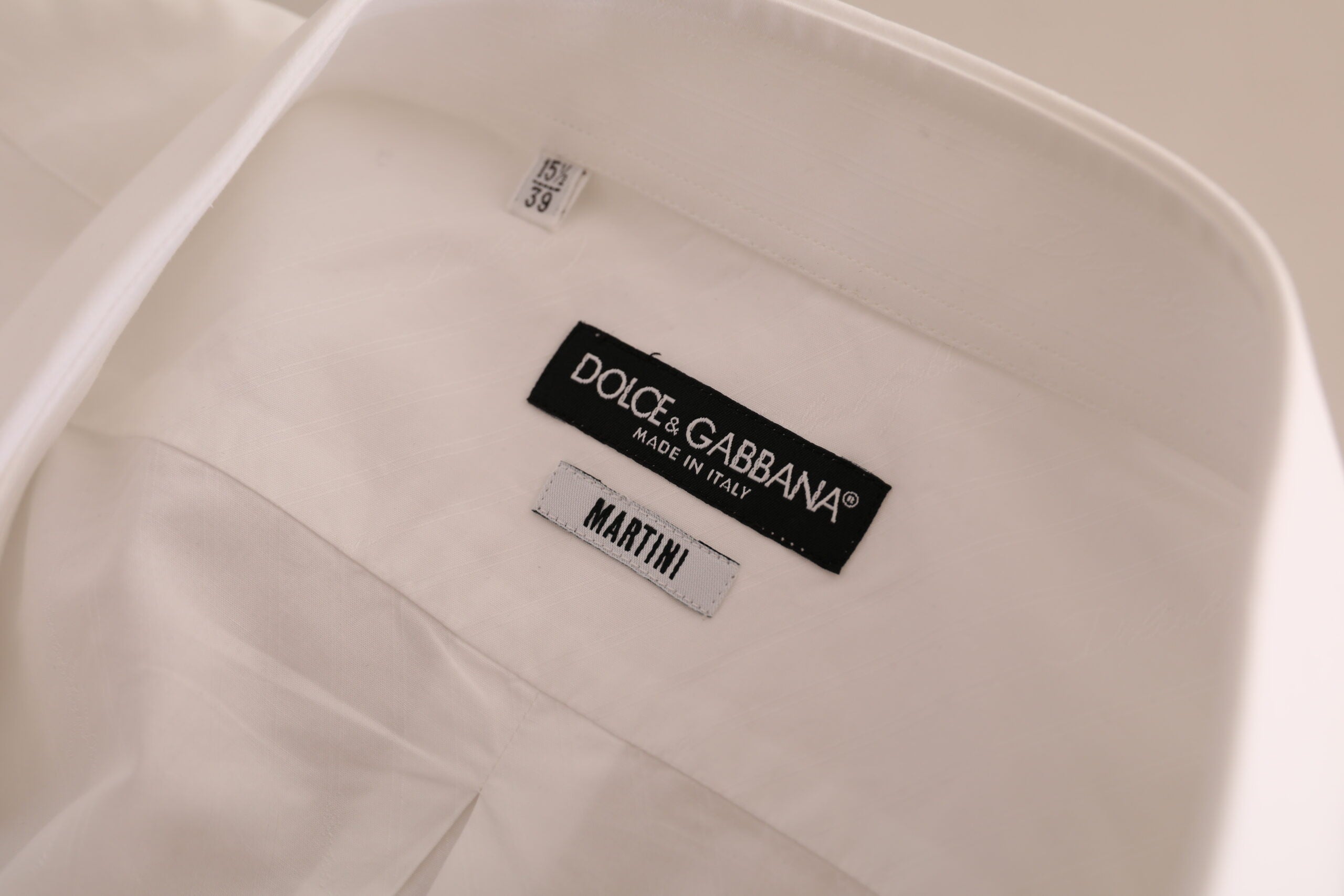 Chemise formelle blanche Dolce & Gabbana MARTINI en coton, élégante et sophistiquée, visible avec col et boutons.