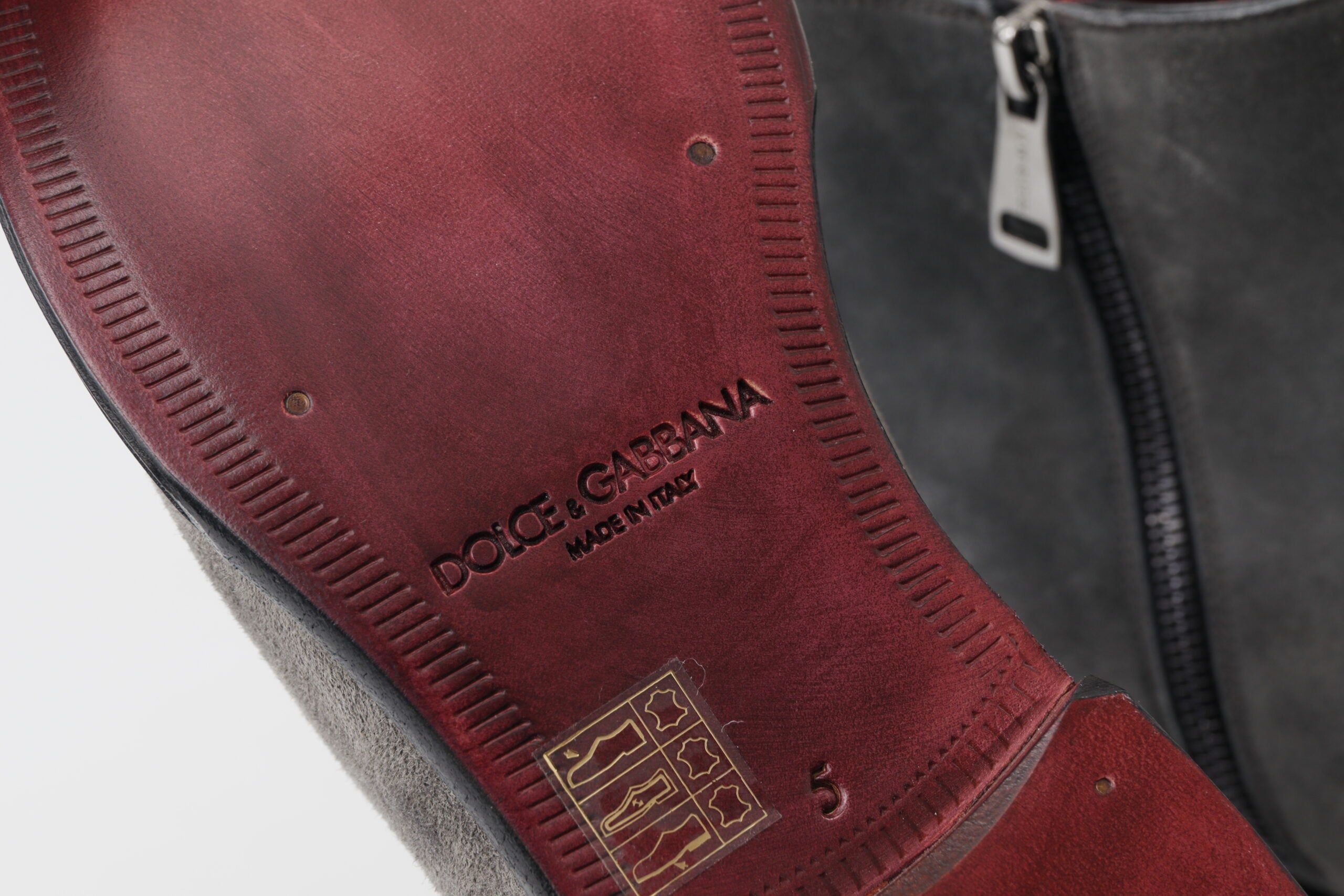 Chaussures Derby en cuir gris de Dolce & Gabbana pour homme, bottines élégantes et modernes.