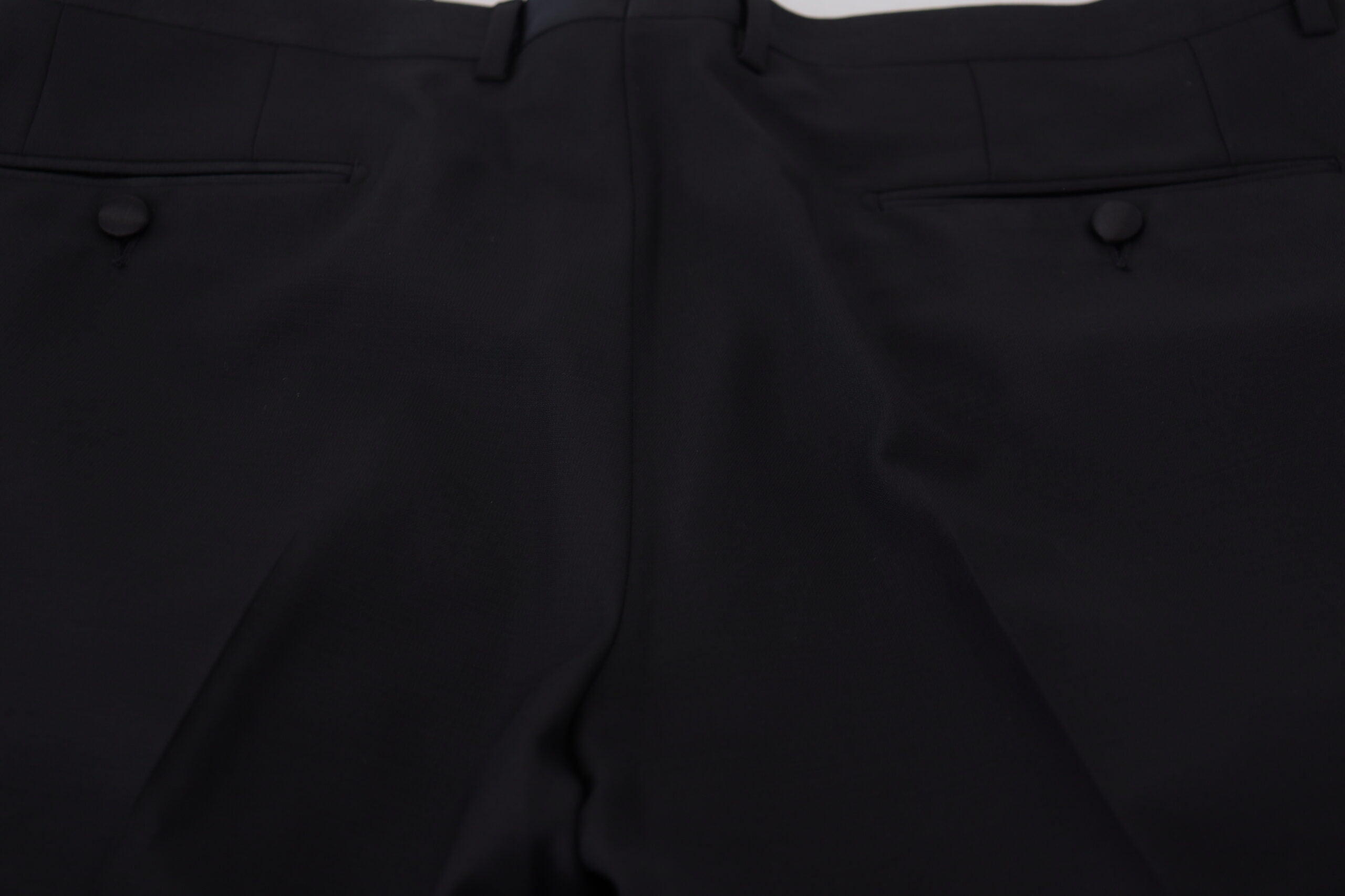 Pantalon en laine et soie noir Dolce & Gabbana, style élégant avec coupe tendance, visible sur un mannequin.