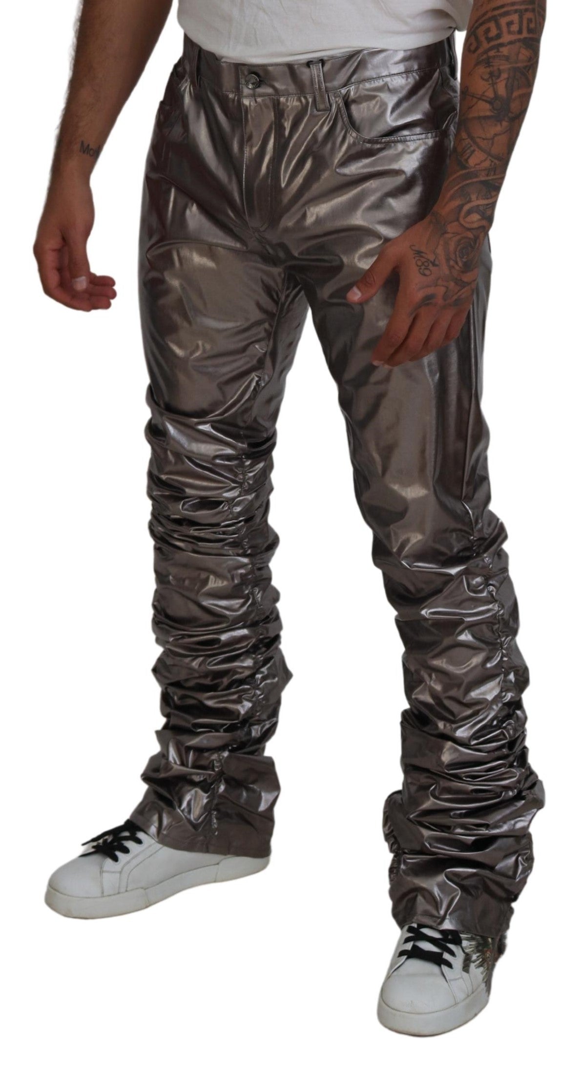 Pantalon en nylon stretch métallisé argenté de Dolce & Gabbana, coupe slim, avec détails élégants et finition brillante.