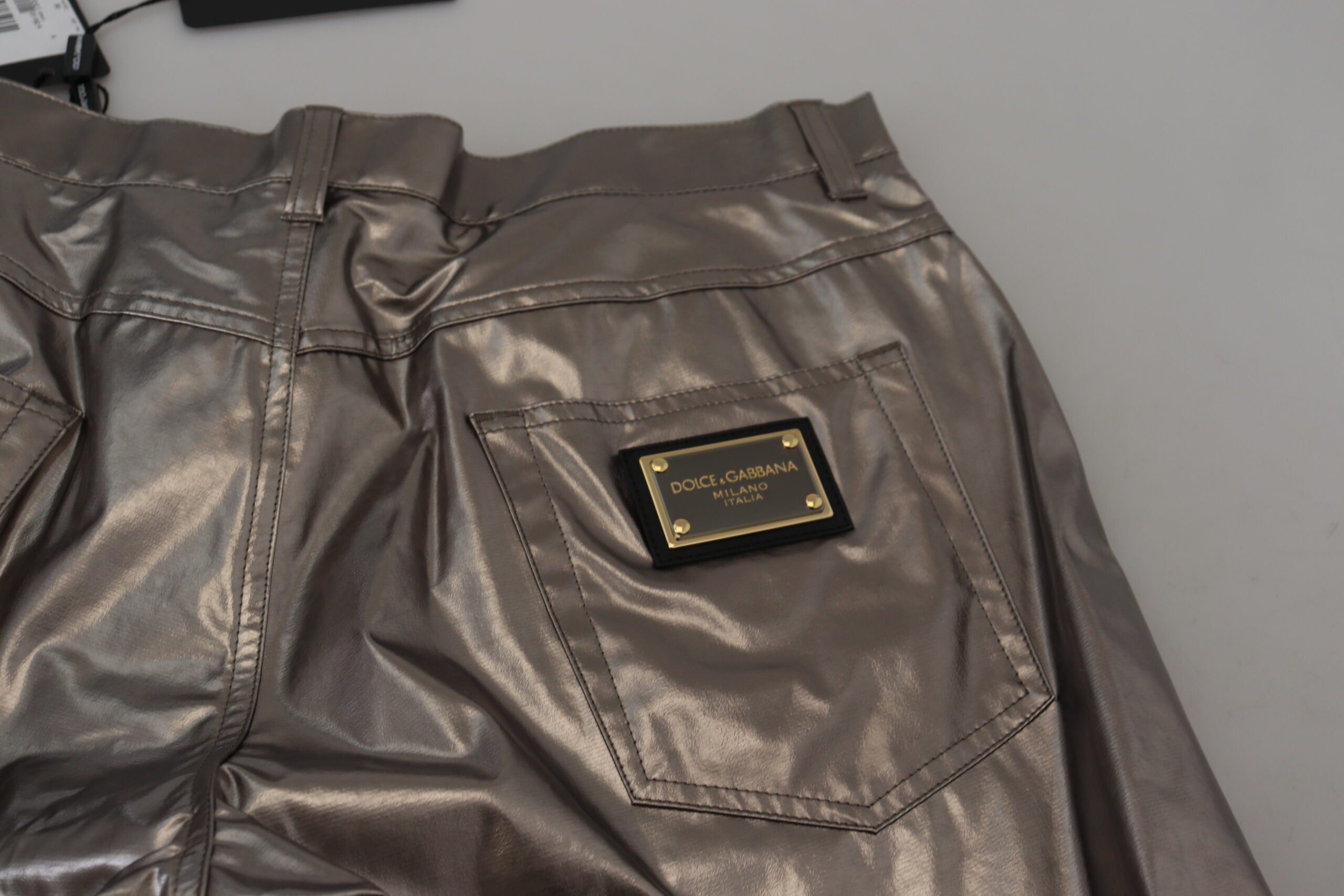 Pantalons en nylon stretch argentés de Dolce & Gabbana, finition métallique, élégants et ajustés, pour un style moderne et sophistiqué.