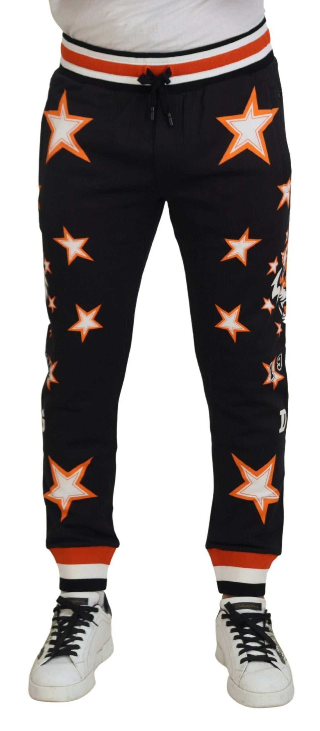 Pantalons de sport noirs et orange avec étoiles Dolce & Gabbana, style décontracté et tendance pour hommes.