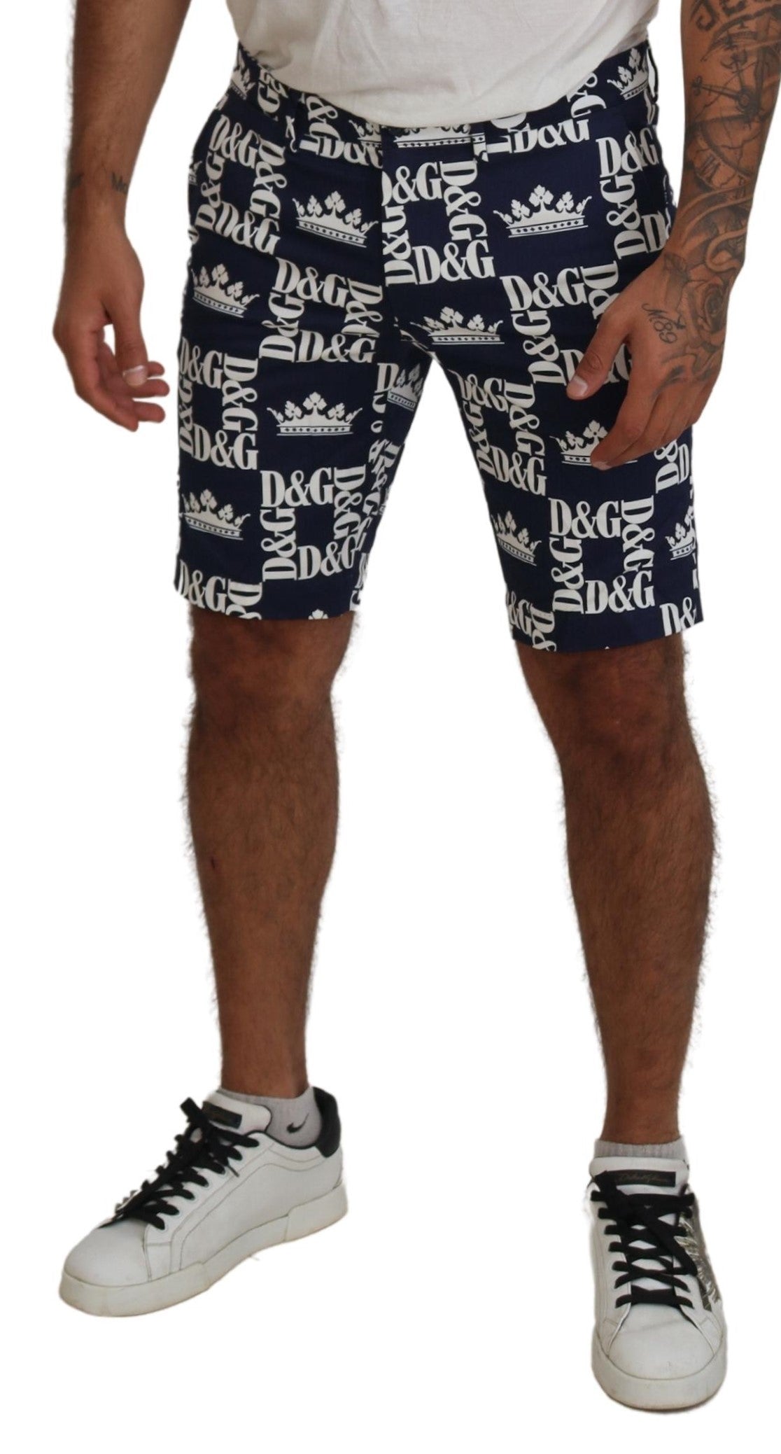 Shorts chino en coton bleu avec logo Dolce & Gabbana, design élégant et décontracté pour homme.