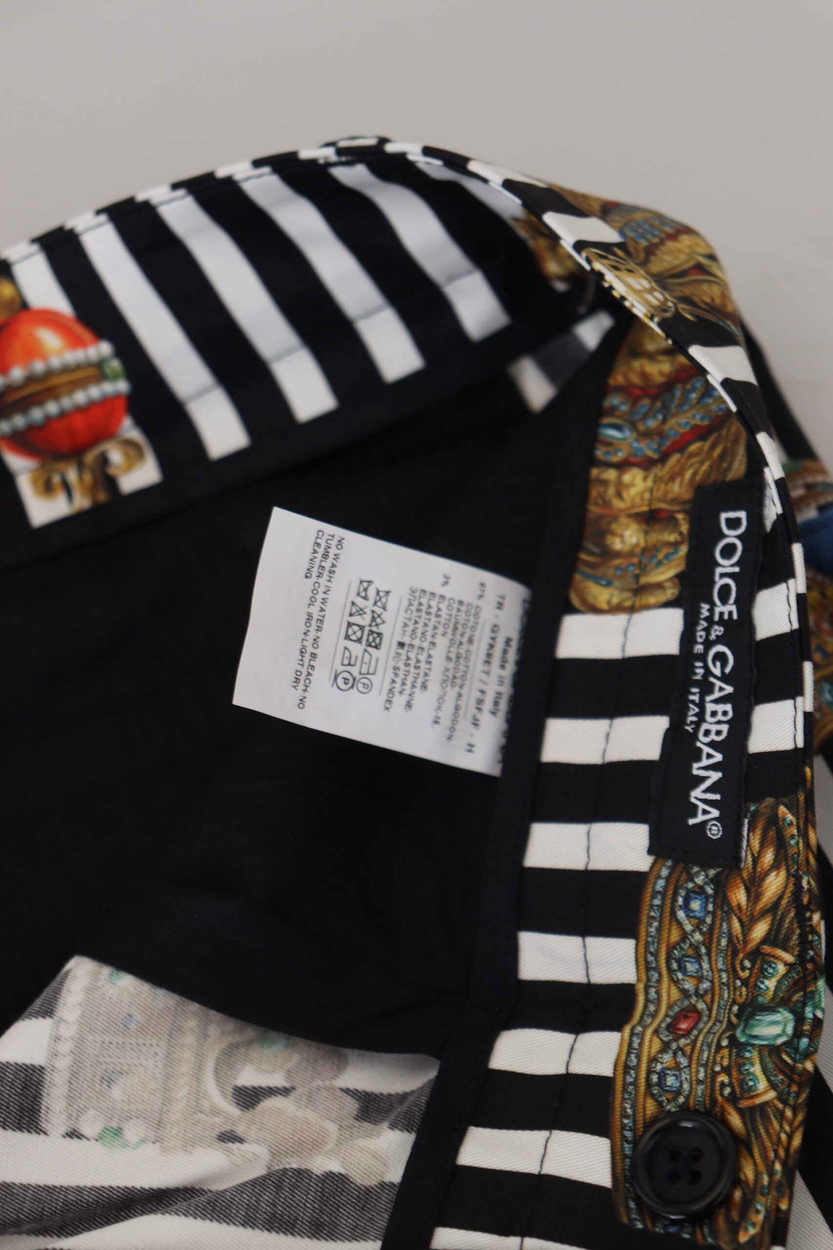 Pantalon Dolce & Gabbana en coton blanc stretch avec ceinture en forme de couronne, mode élégante et confortable.