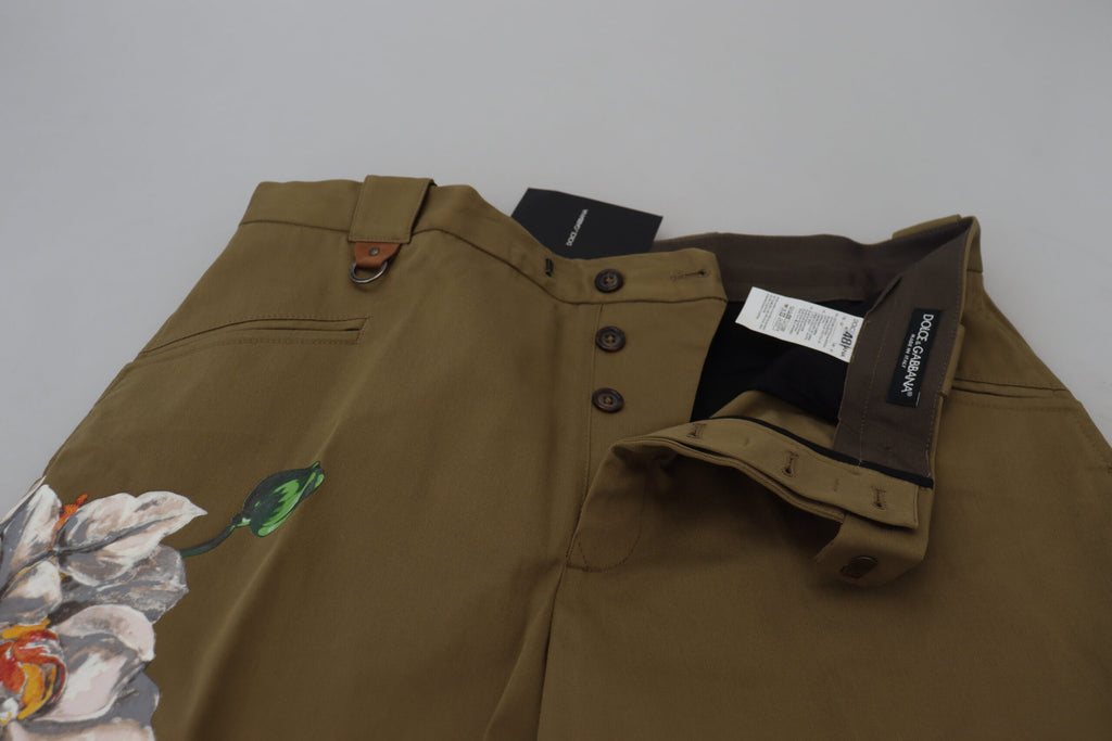 Pantalons chino en coton stretch beige à motifs floraux de Dolce & Gabbana, vue de face sur un fond neutre.