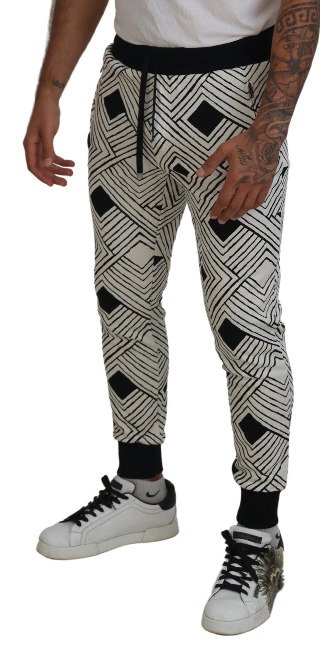 Pantalons de sport Dolce & Gabbana en coton noir et blanc, style décontracté, tissu confortable, vue de face.