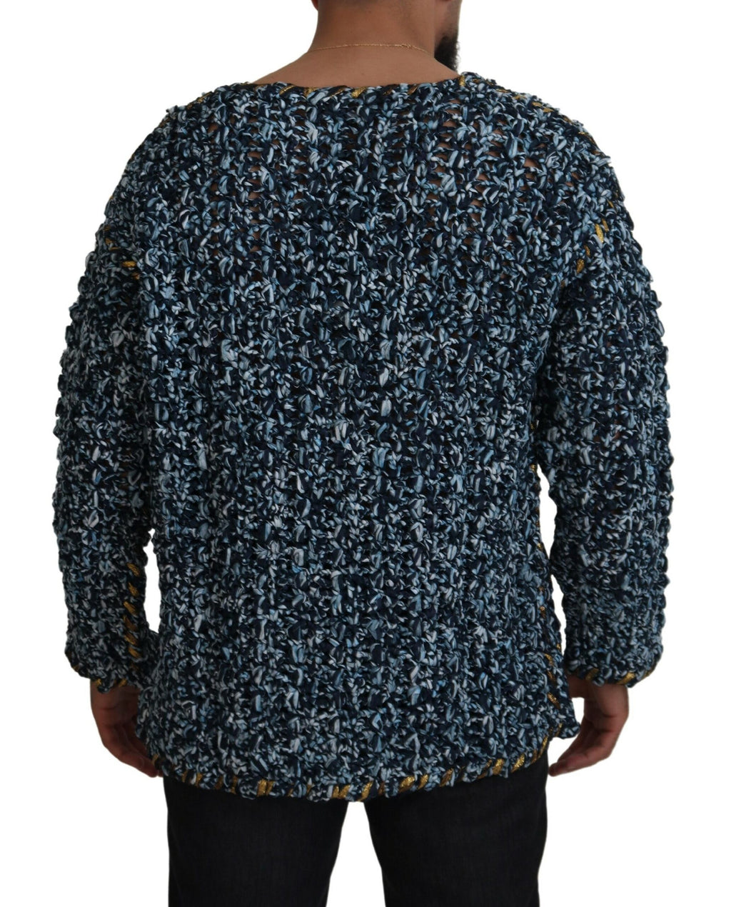 Cardigan bleu Dolce & Gabbana avec boutons, fait main, pull en laine élégant et confortable, porté sur un mannequin.