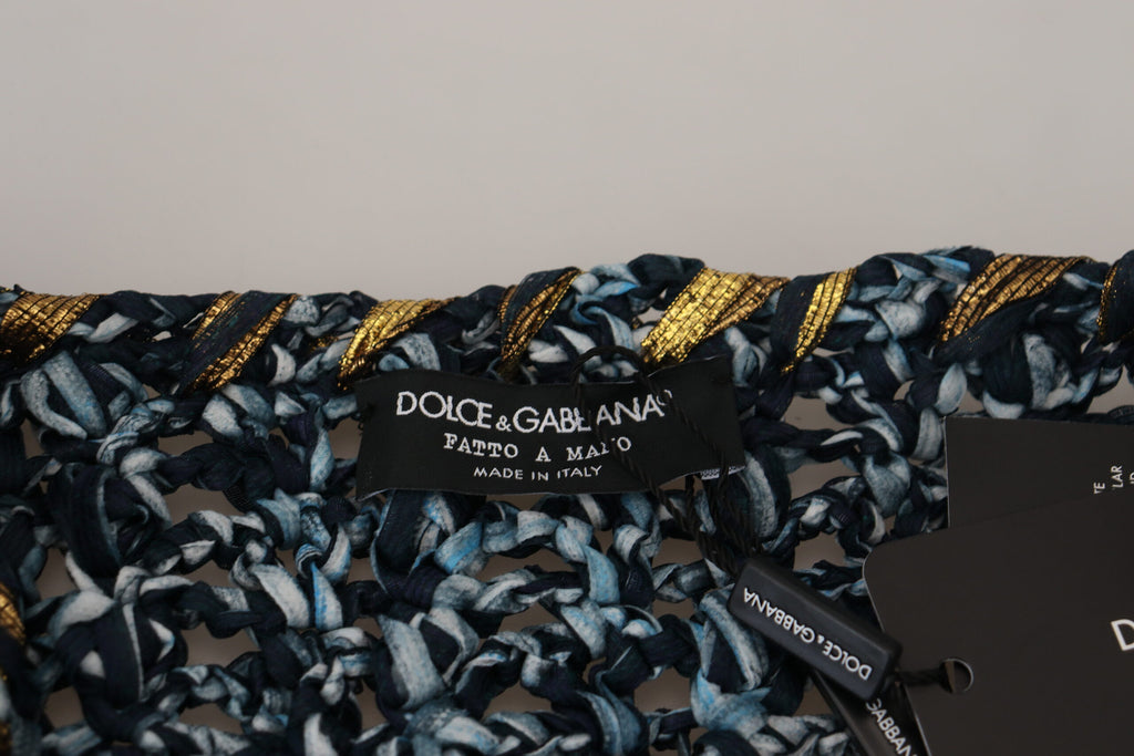 Cardigan bleu Dolce & Gabbana fait main avec boutons, en laine douce, porté sur un mannequin.