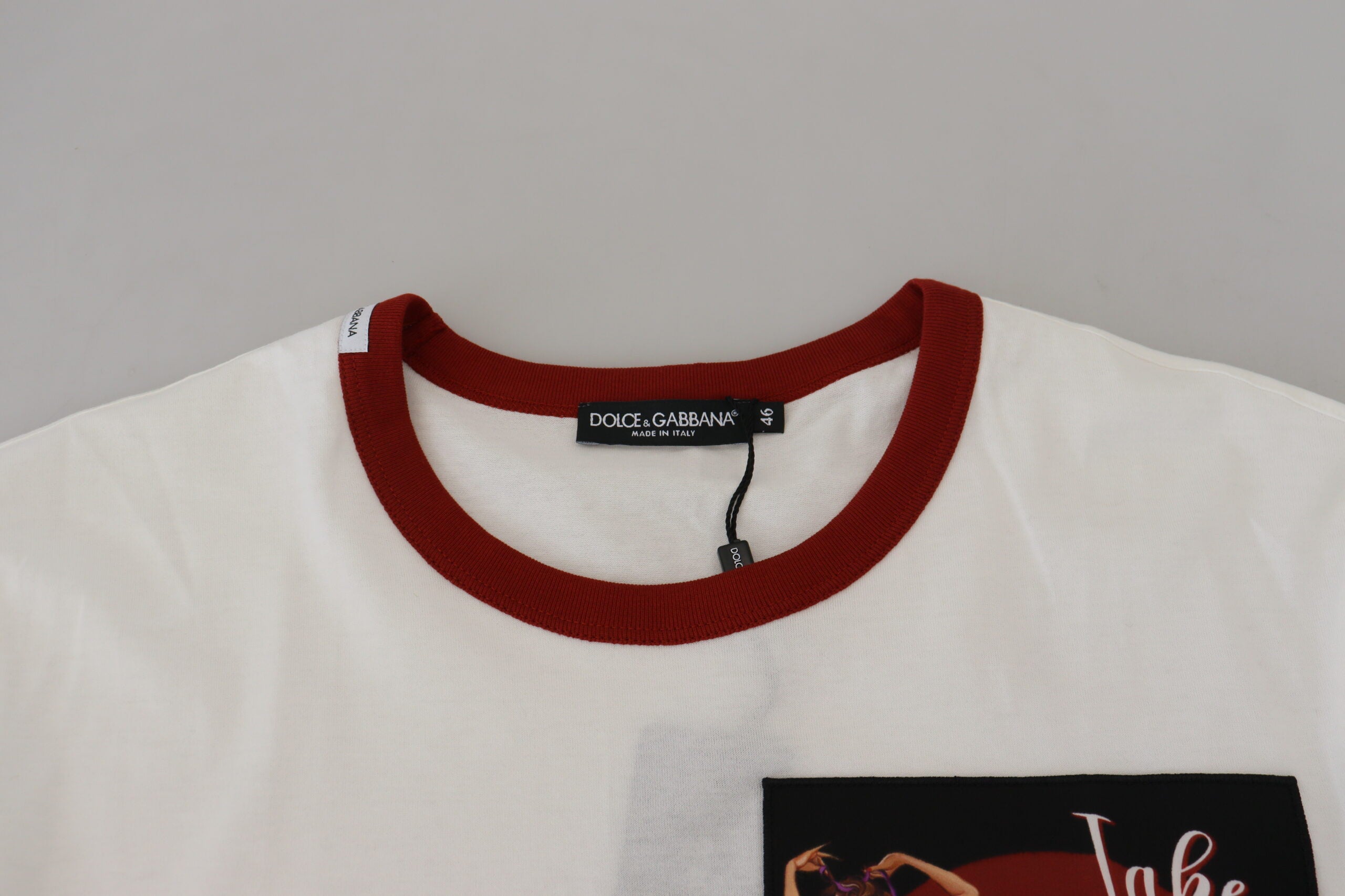 T-shirt blanc en coton Dolce & Gabbana avec logo imprimé, col ras du cou, style décontracté et moderne.