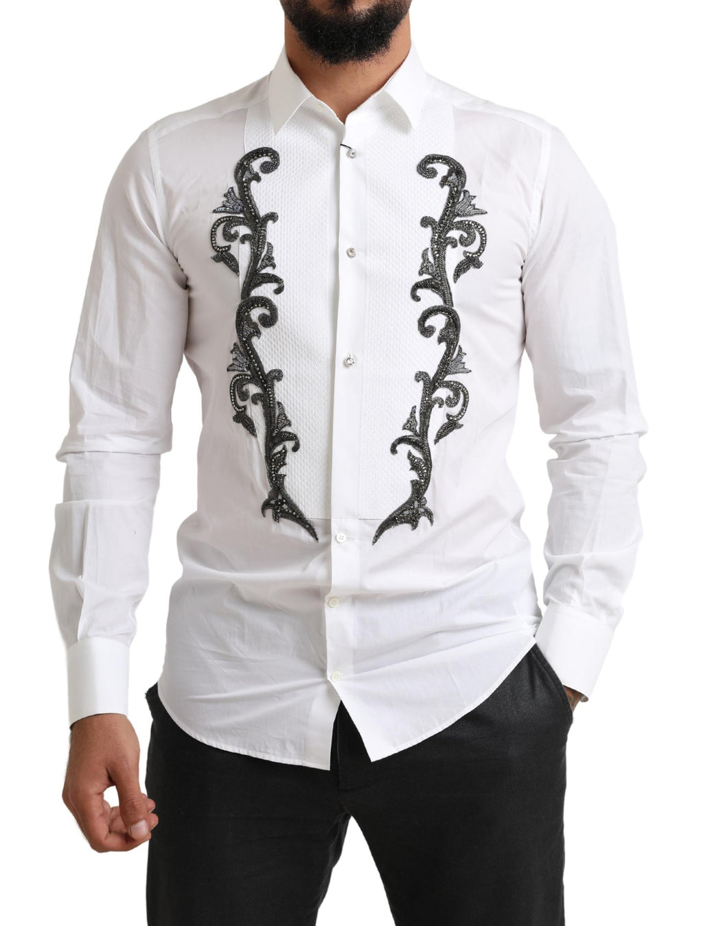 Chemise blanche Dolce & Gabbana tuxedo slim fit à motif baroque, détails élégants et coupe moderne visible sur l’image.