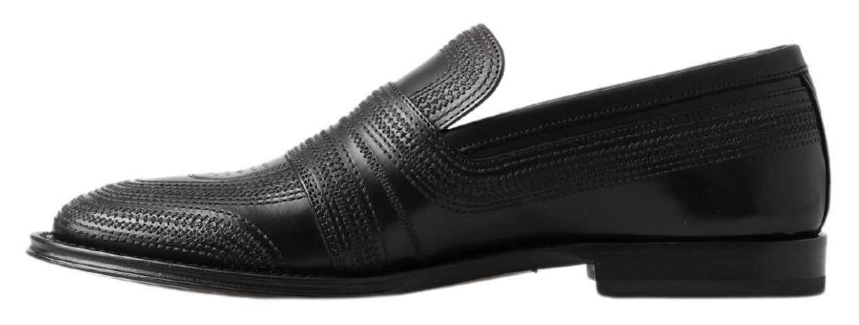 Chaussures loafers en cuir noir Dolce & Gabbana, chaussures à couture, style élégant et moderne, vues de face.
