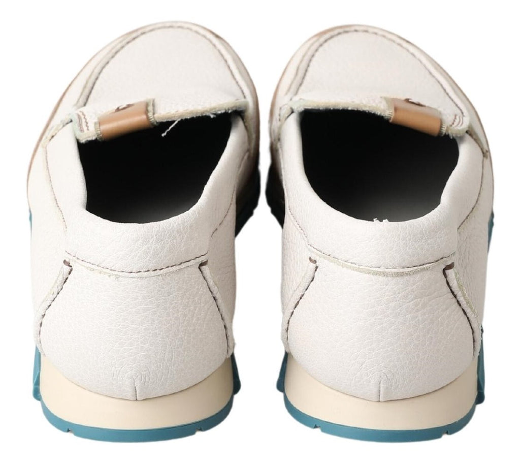 Chaussures mocassins en cuir blanc Dolce & Gabbana, élégantes loafers pour homme avec finition raffinée.