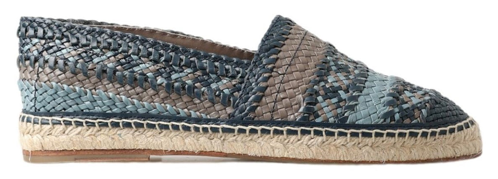 Chaussures espadrilles en cuir buffalo bleu gris de Dolce & Gabbana, élégantes et confortables, vues de face.