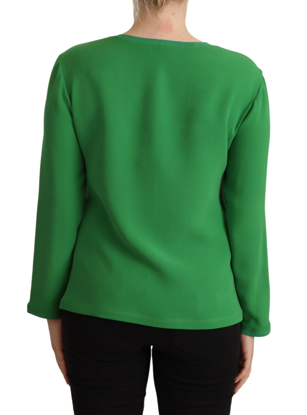 Pull en soie vert Armani à manches longues et col rond, élégant et confortable, visible en détail dans l'image.